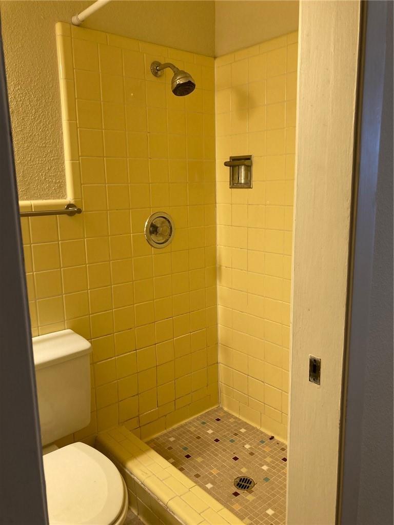 2703 Swisher St 100a Property Photo 8