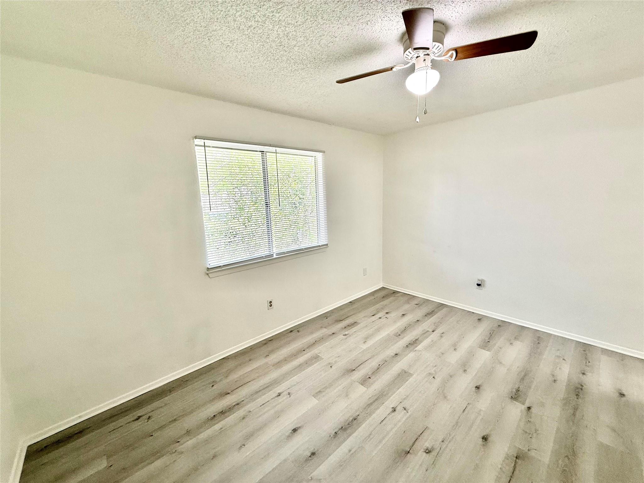 403 Country Aire Dr Property Photo 6