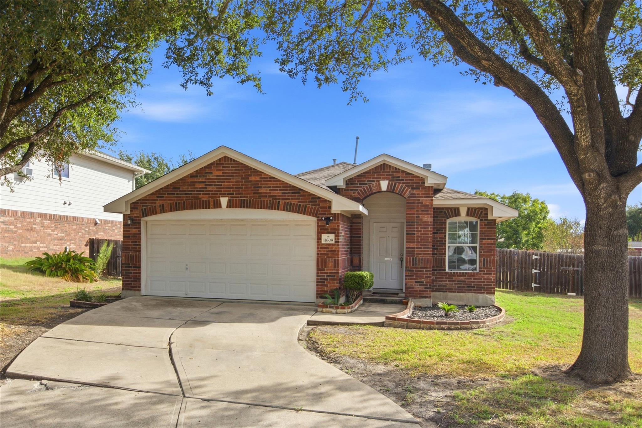 11609 Lansdowne Rd Property Photo 1