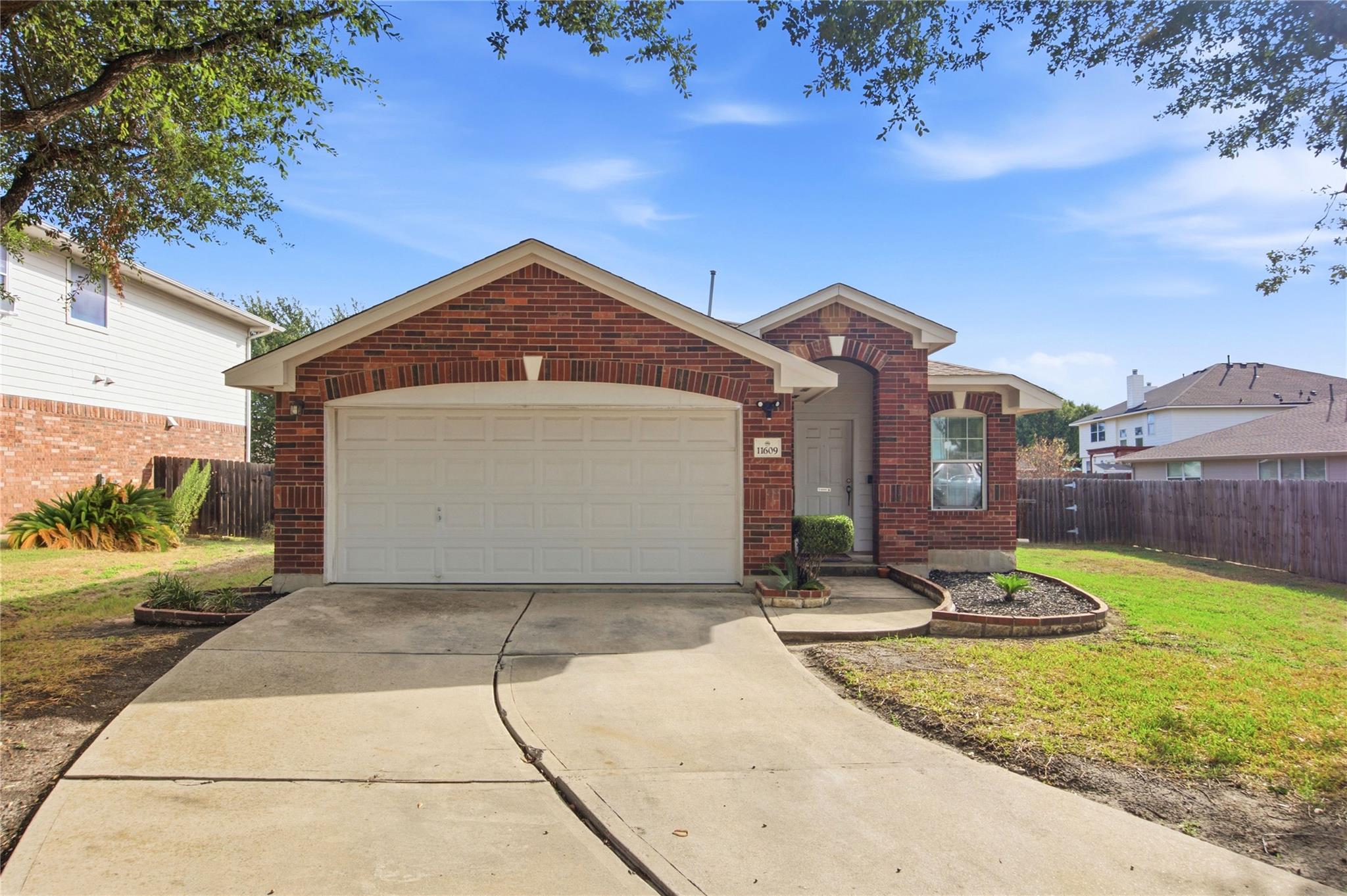 11609 Lansdowne Rd Property Photo 2