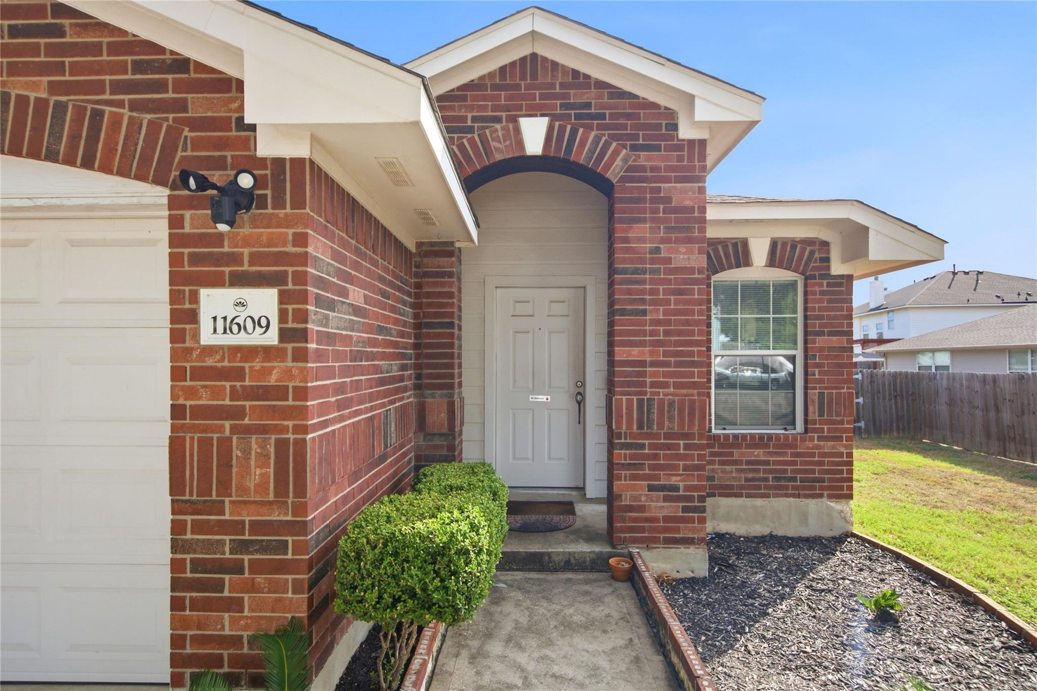 11609 Lansdowne Rd Property Photo 3