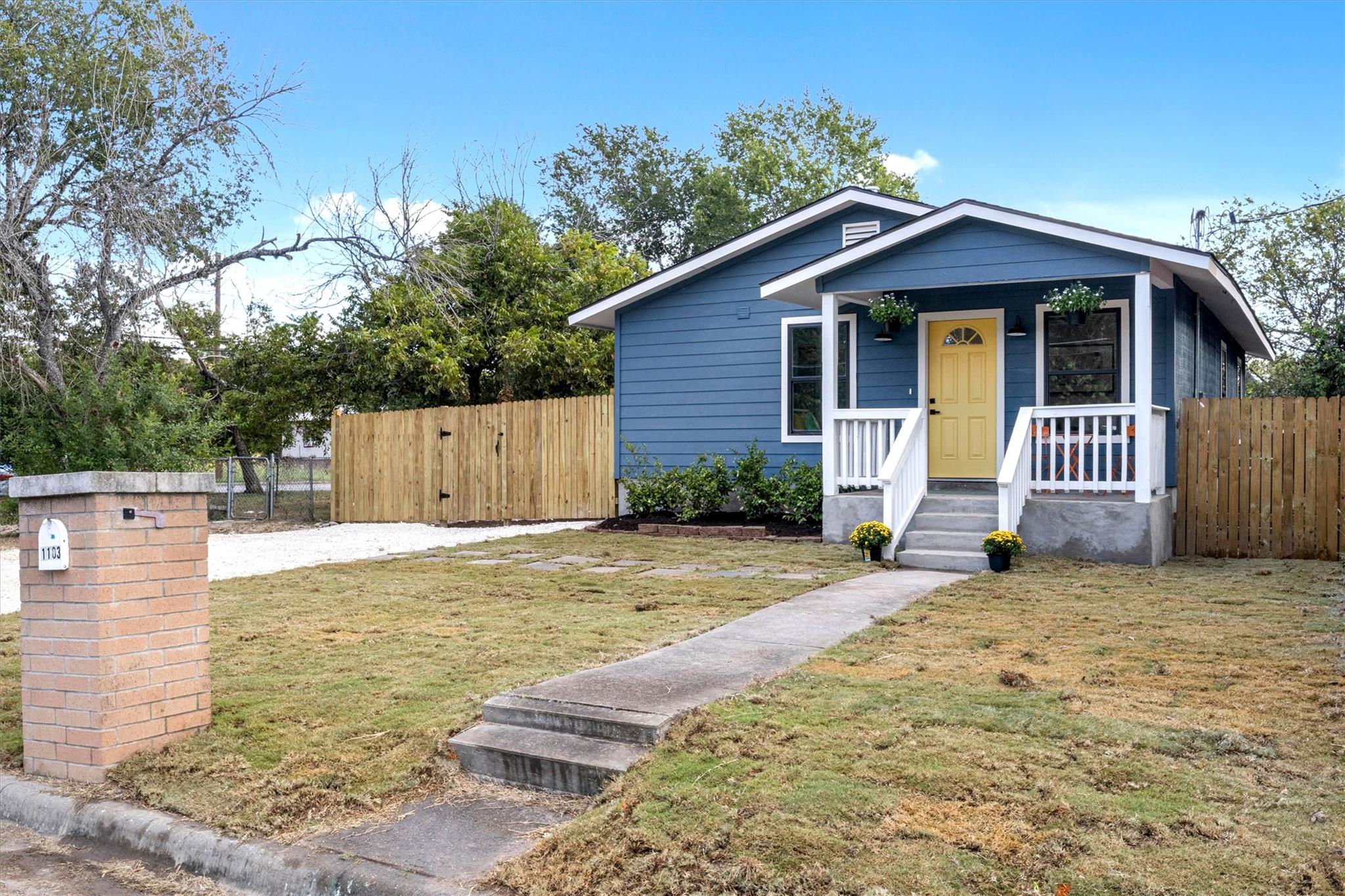1103 Marshall St Property Photo 34