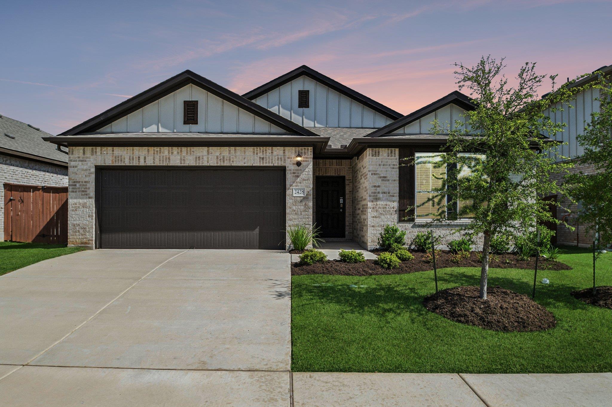 2428 Ambling Trl Property Photo 2