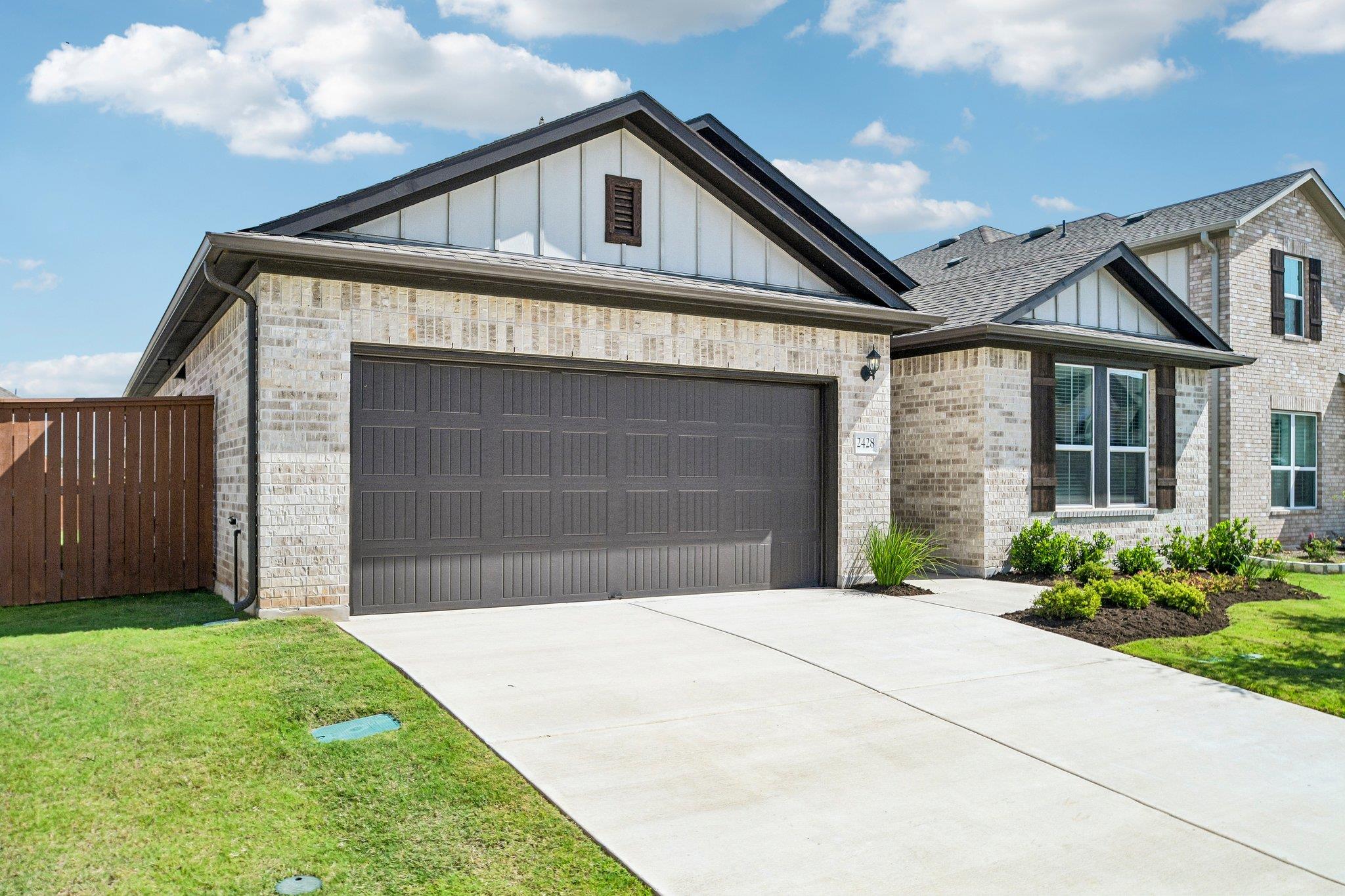 2428 Ambling Trl Property Photo 4