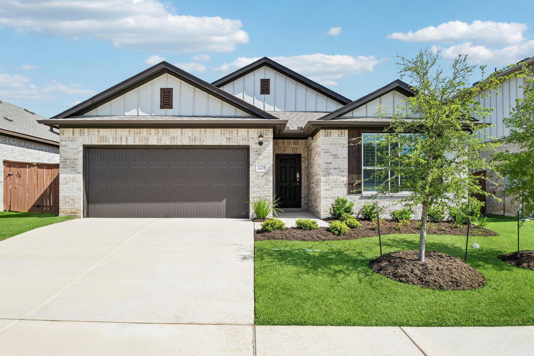 2428 Ambling Trl Property Photo 5