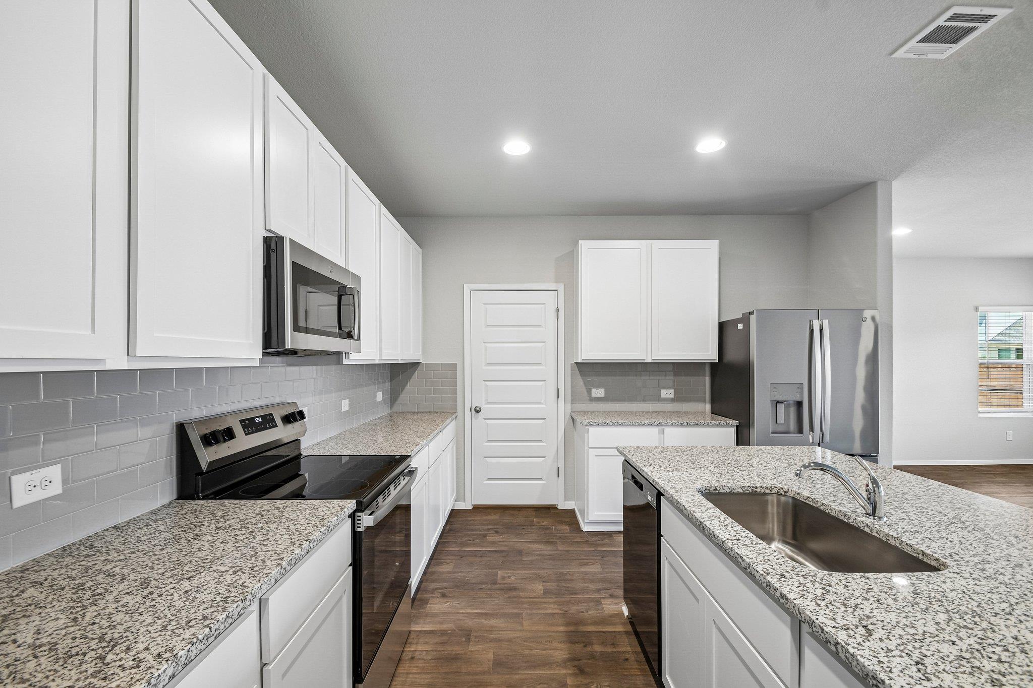 2428 Ambling Trl Property Photo 9