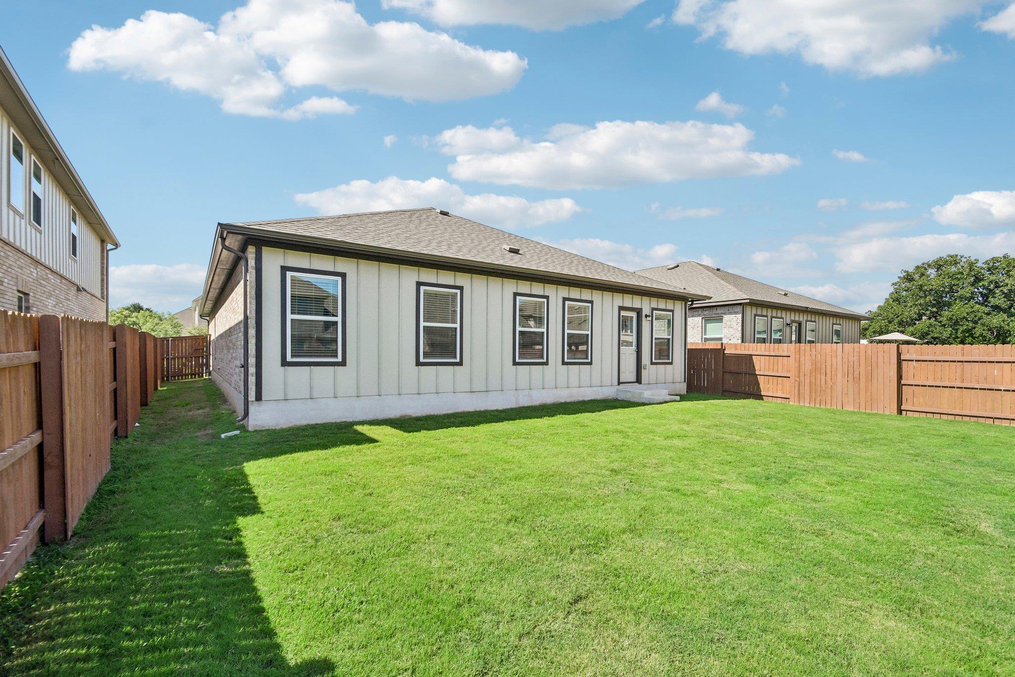 2428 Ambling Trl Property Photo 32