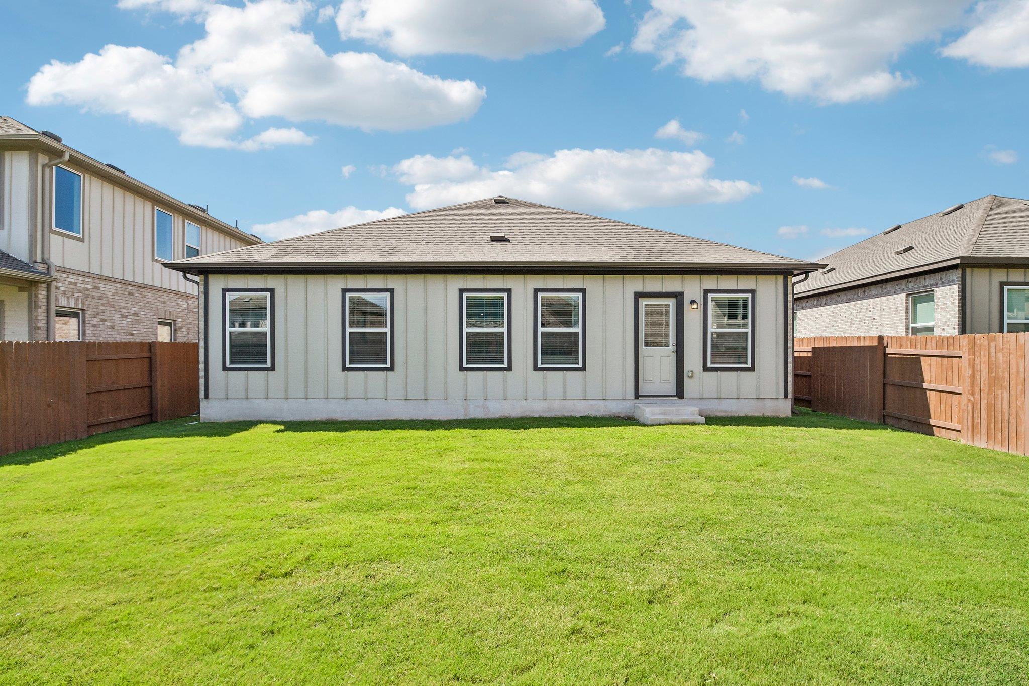 2428 Ambling Trl Property Photo 33