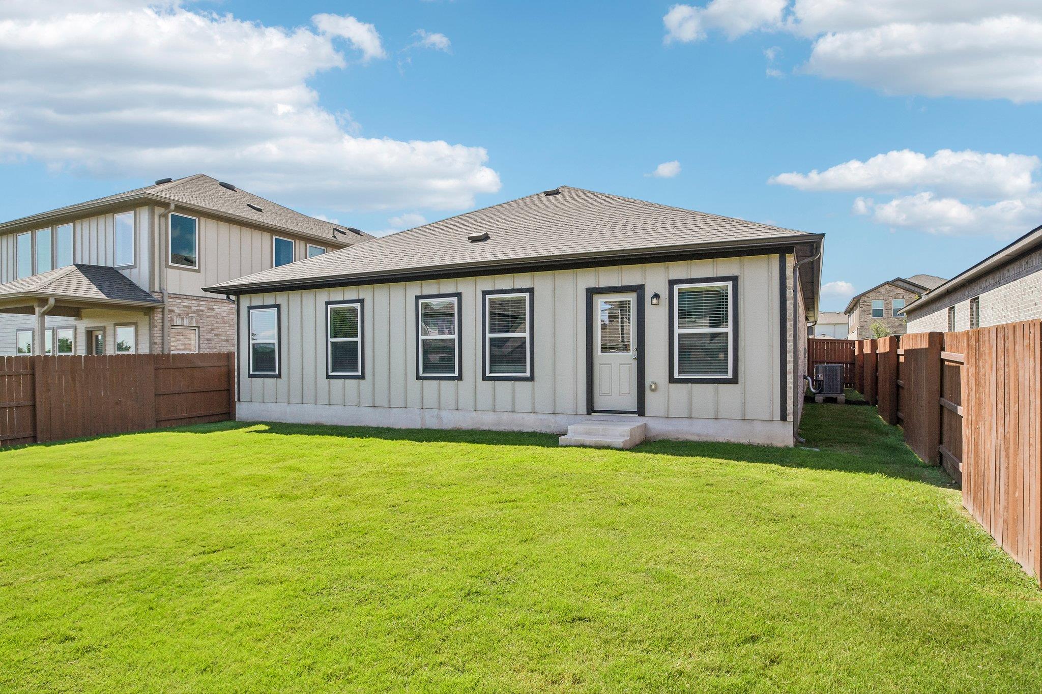 2428 Ambling Trl Property Photo 34