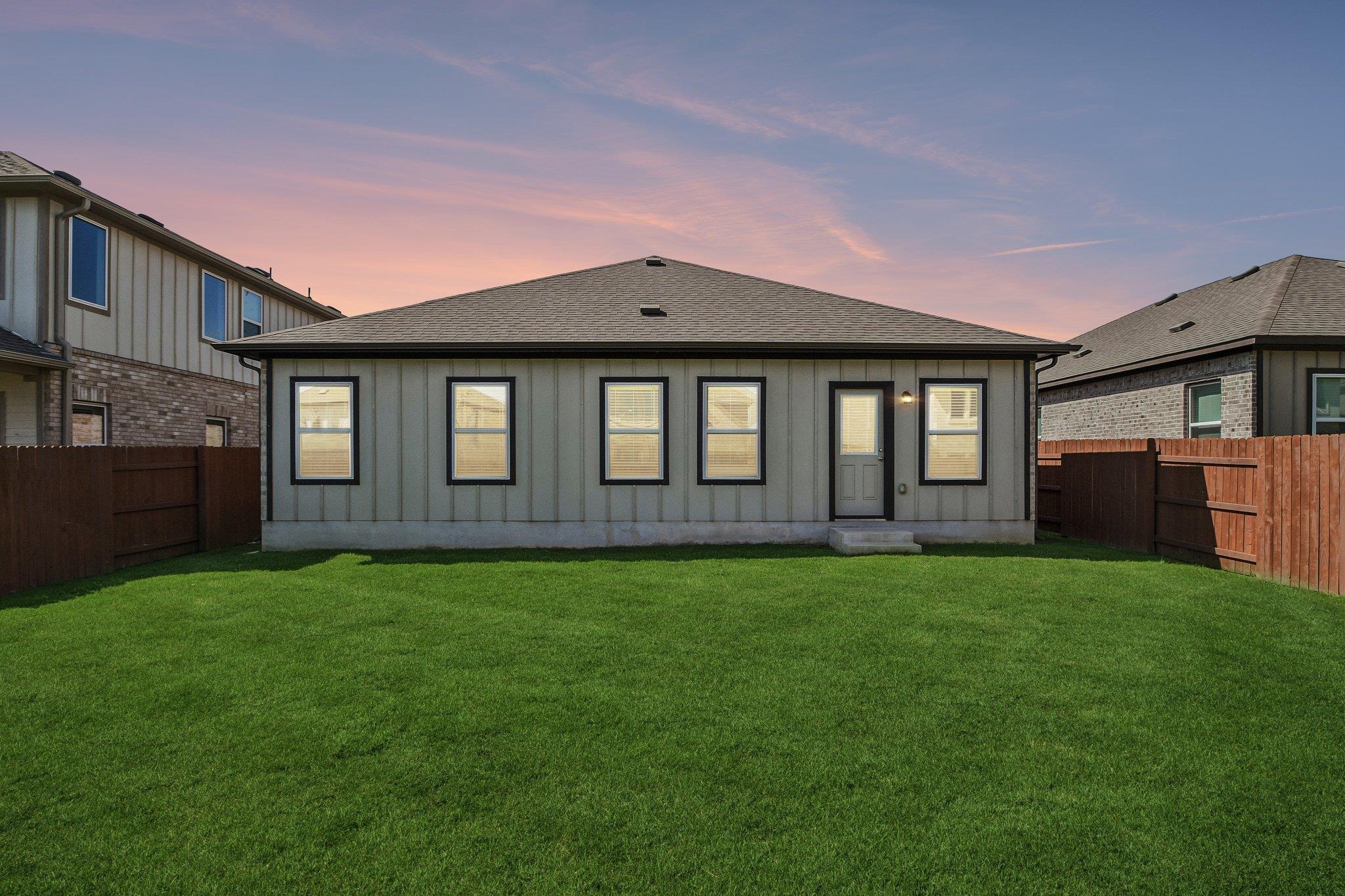 2428 Ambling Trl Property Photo 37
