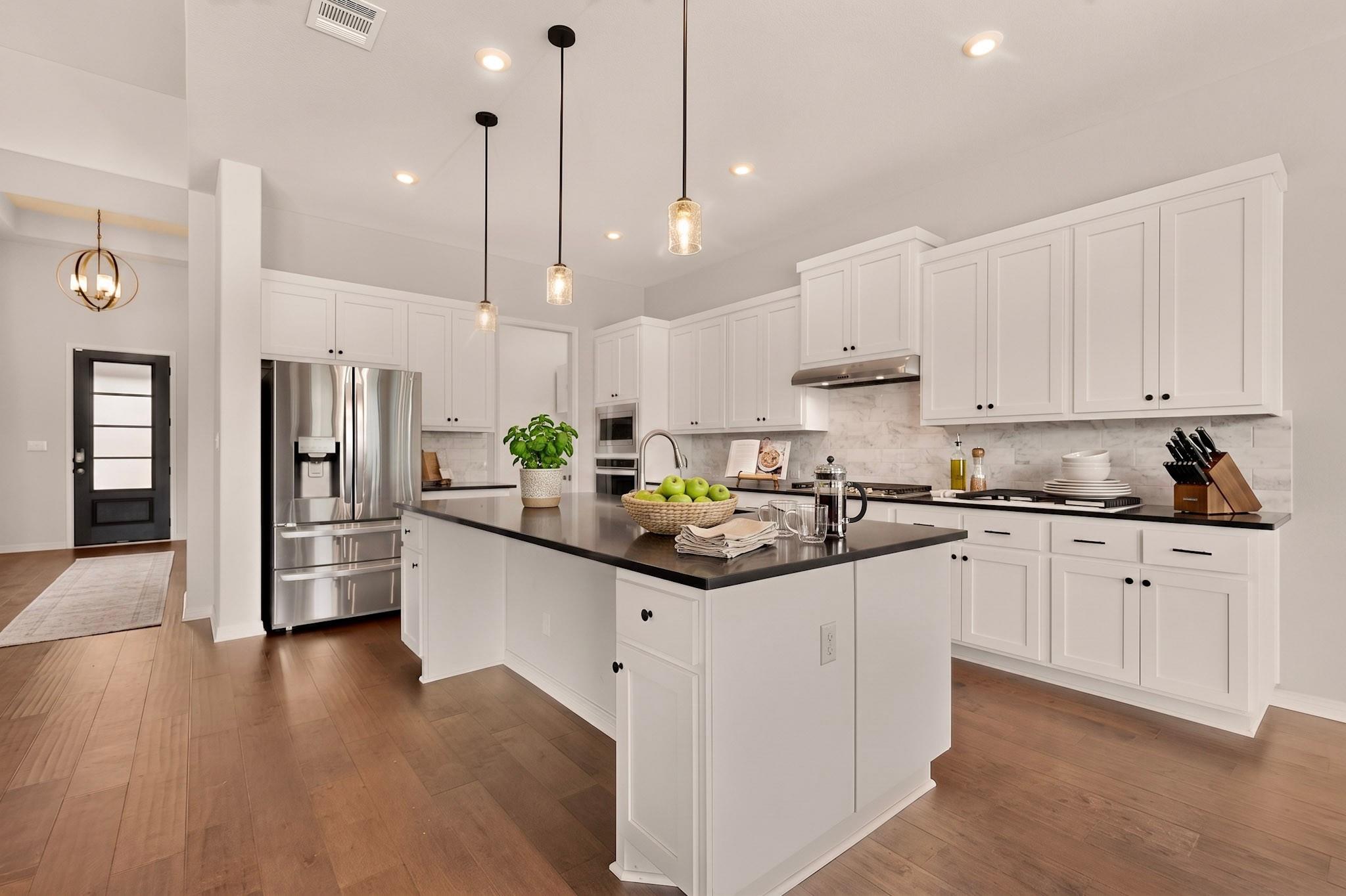 2433 La Mirada St Property Photo 6