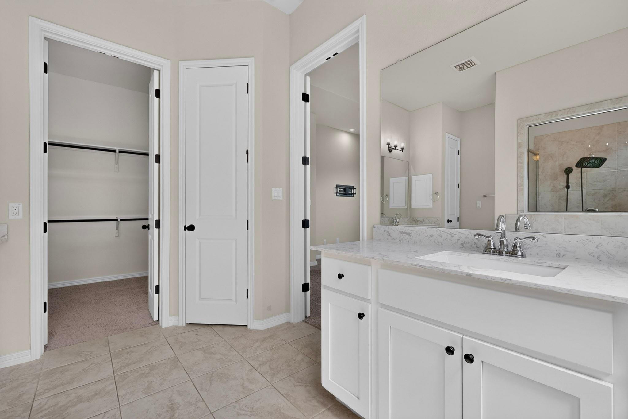 2433 La Mirada St Property Photo 8