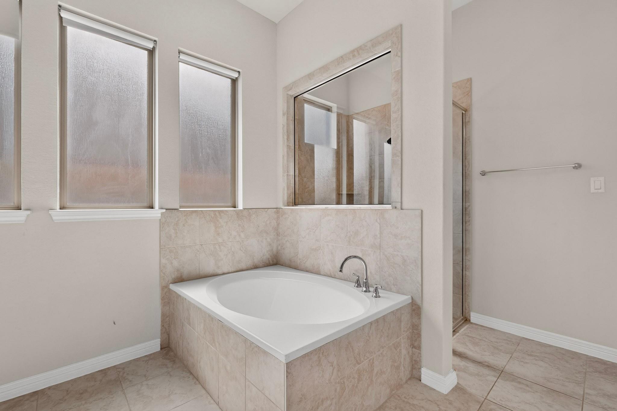 2433 La Mirada St Property Photo 10