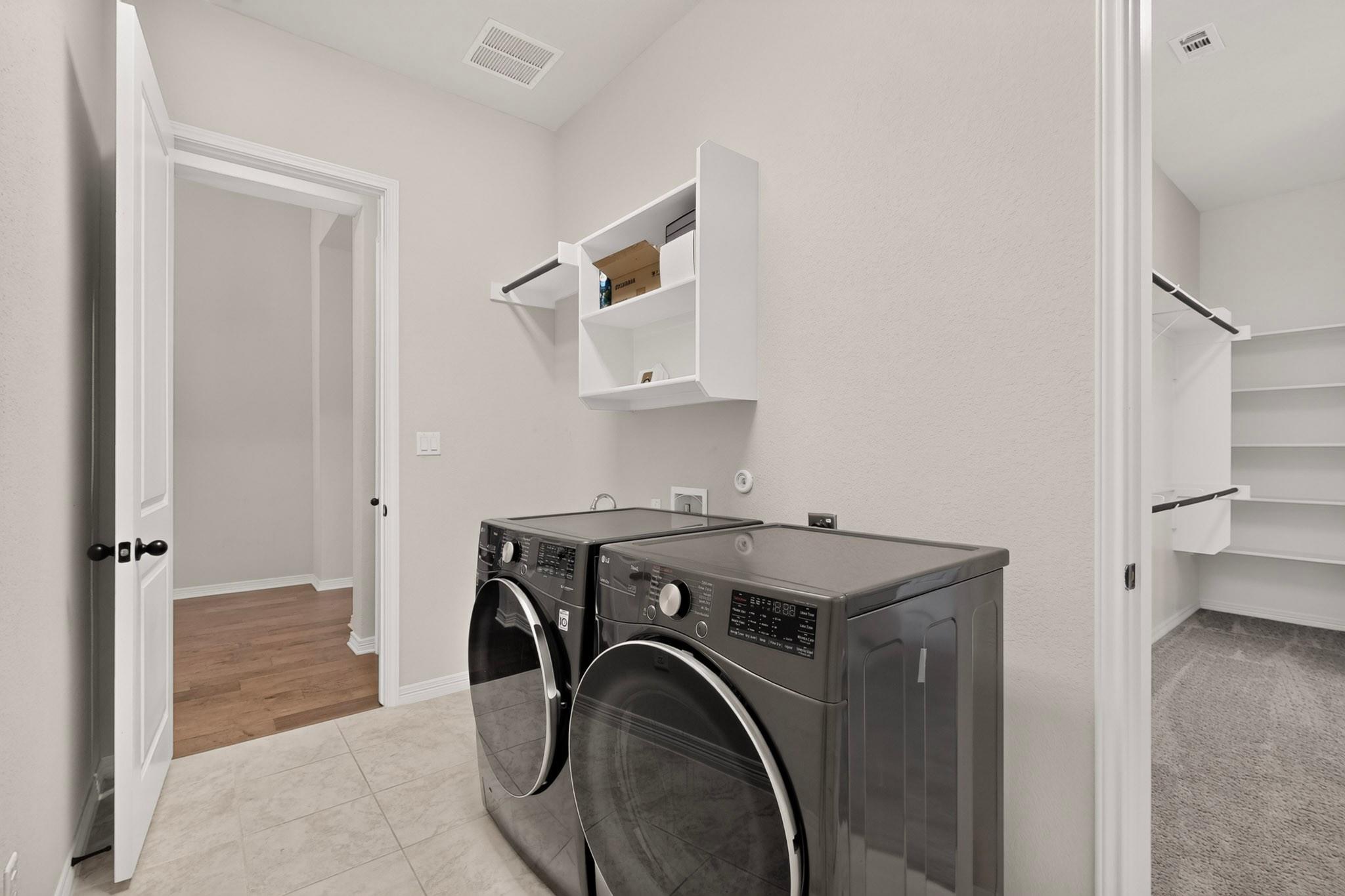 2433 La Mirada St Property Photo 12