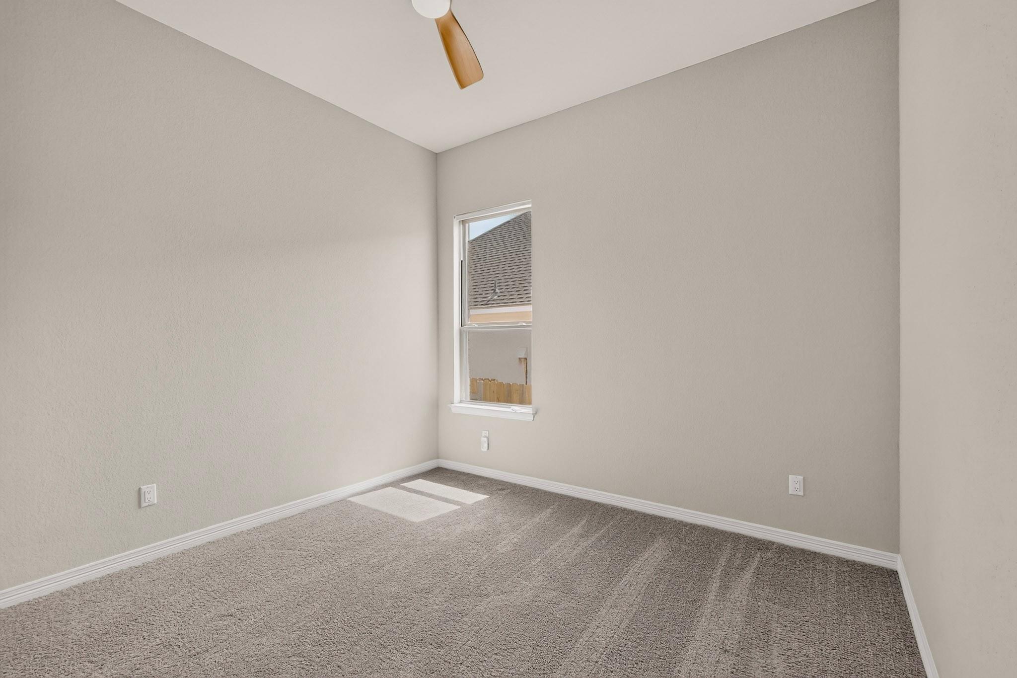 2433 La Mirada St Property Photo 14