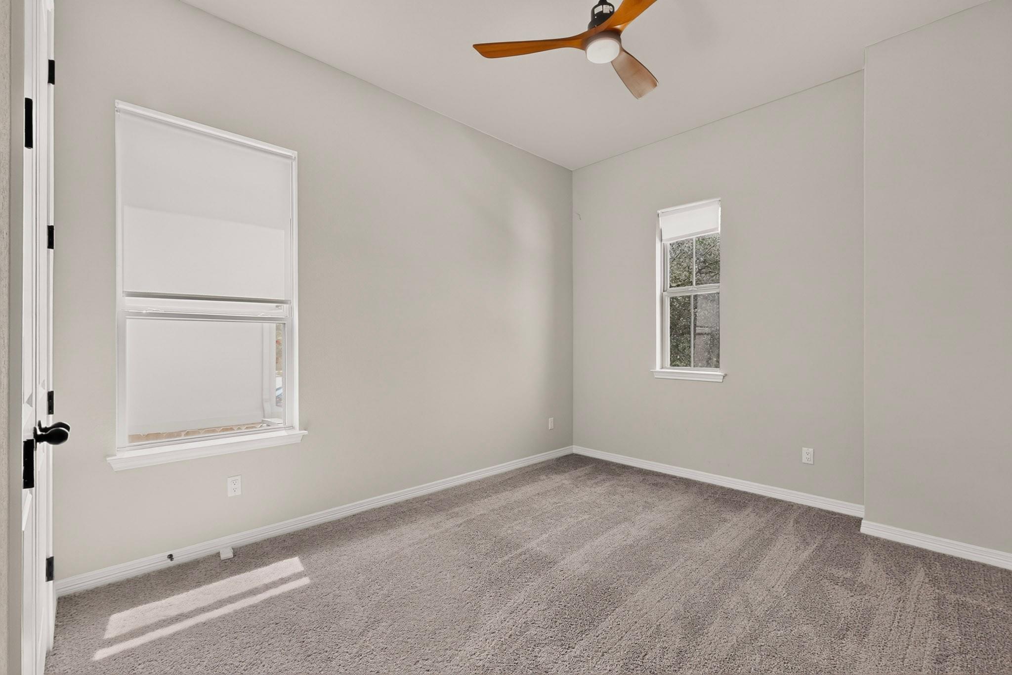 2433 La Mirada St Property Photo 16