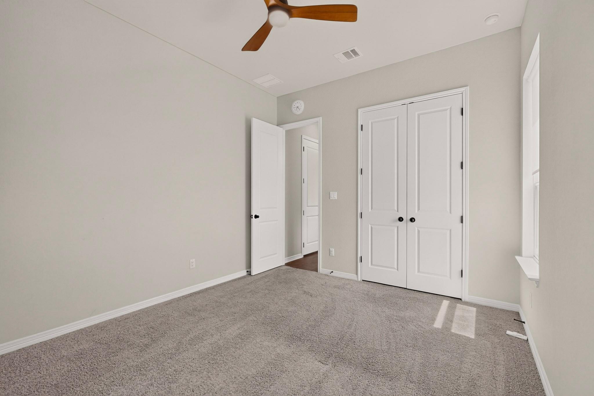 2433 La Mirada St Property Photo 17