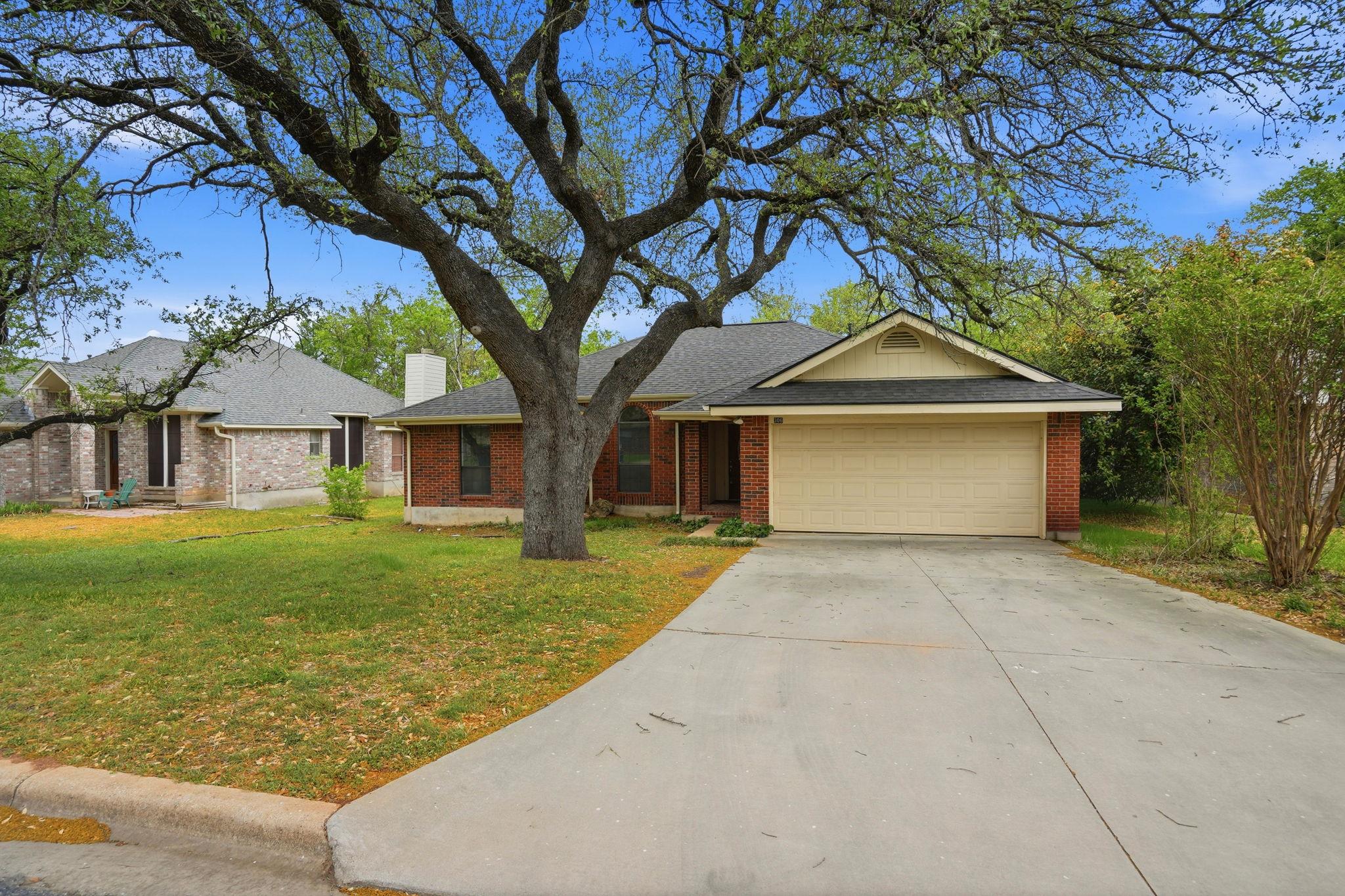 306 Woodstone Dr Property Photo 3