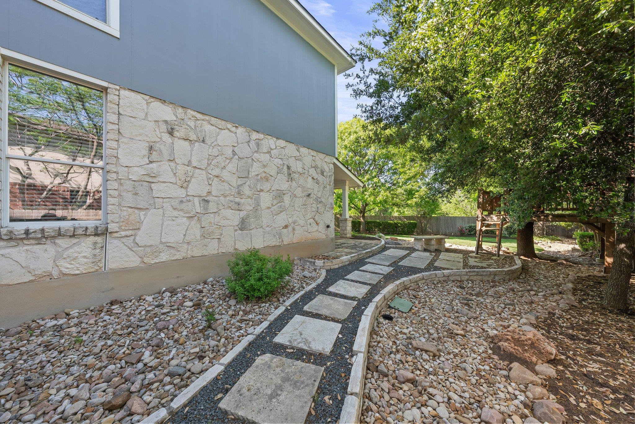 901 Middle Brook Dr Property Photo 33