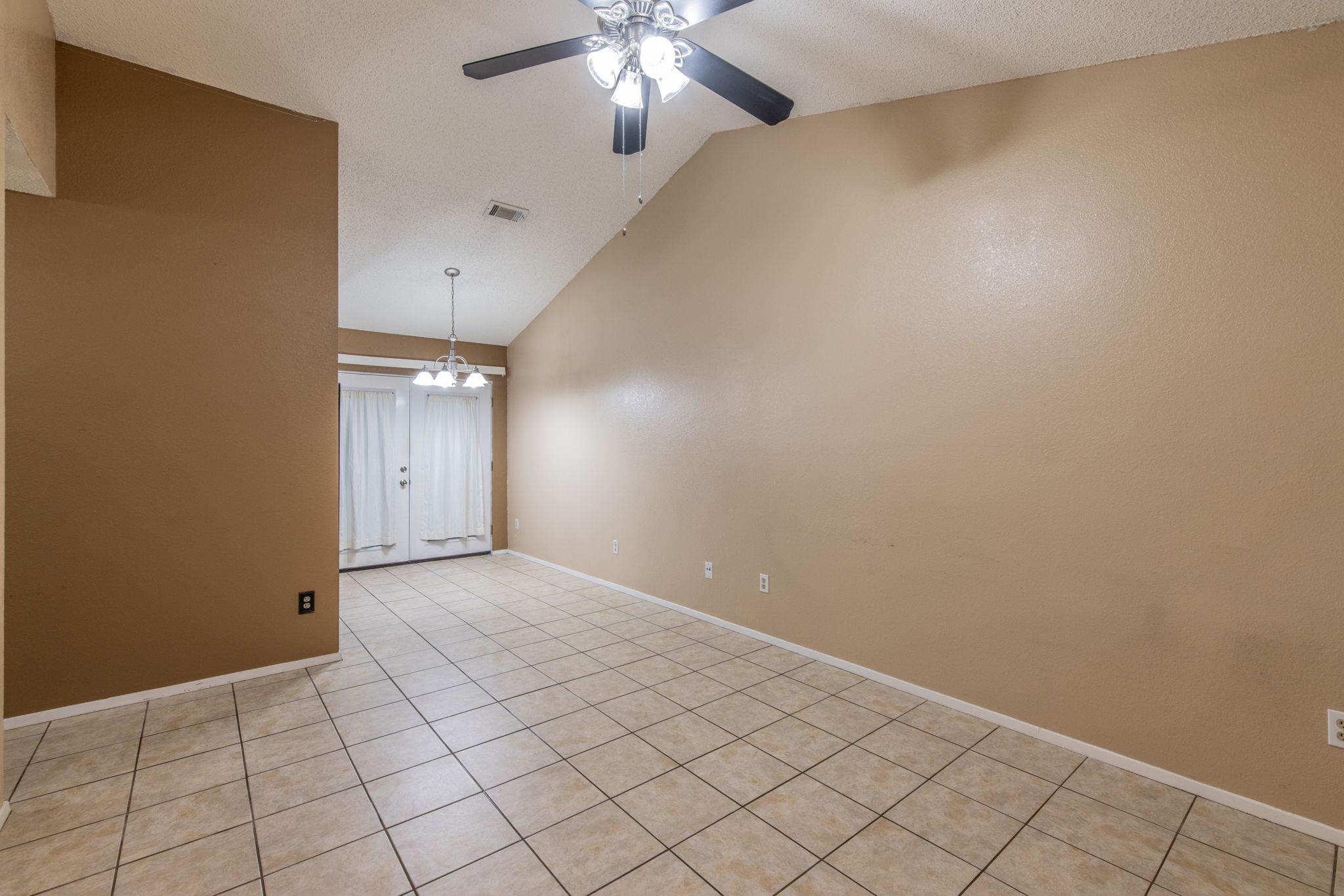 1015 E Yager Ln #172 Property Photo 18