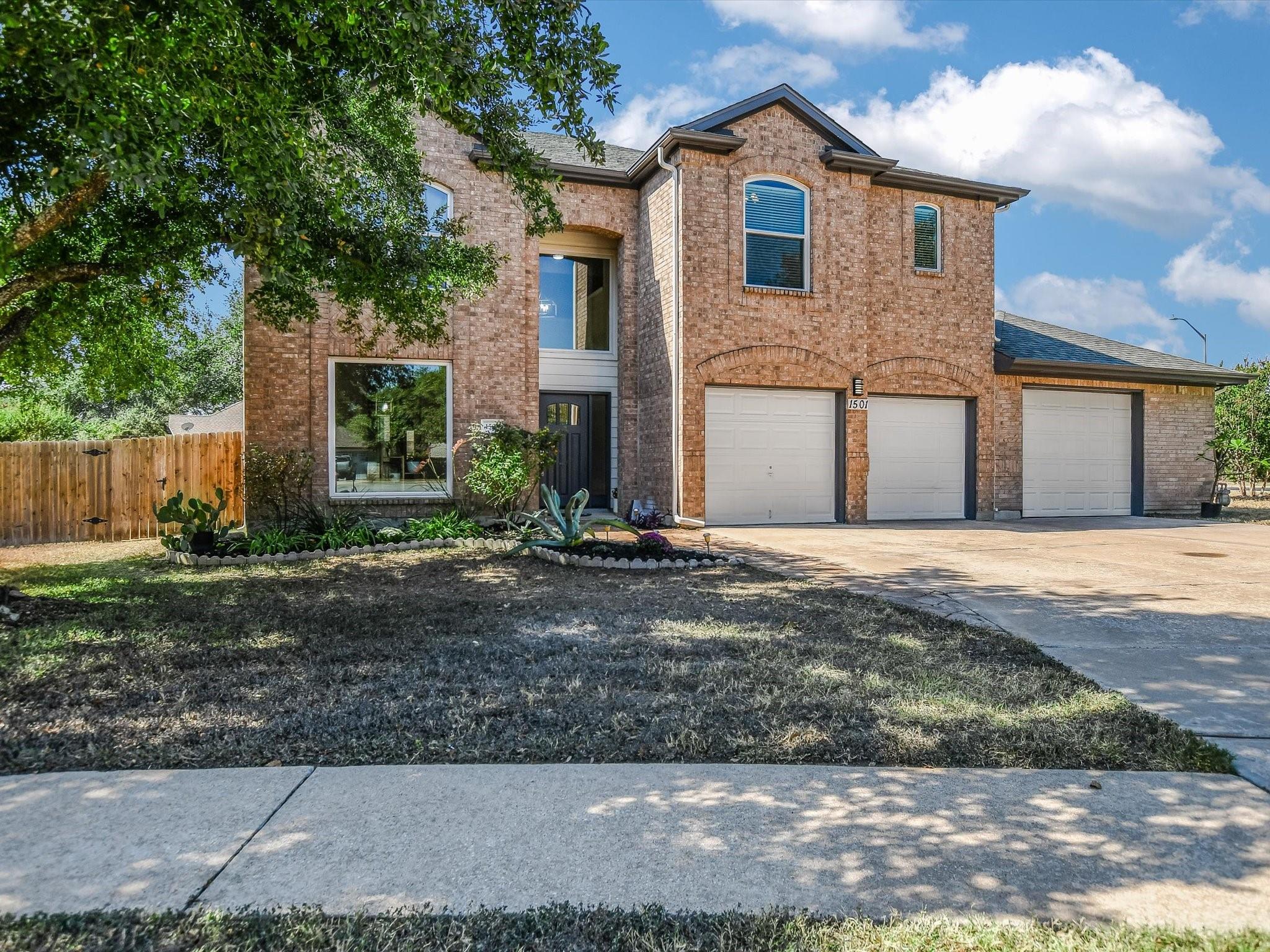 1501 Autumn Fire Cv Property Photo
