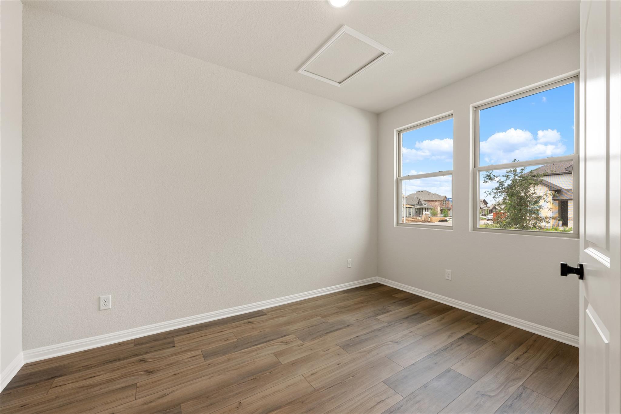 275 Crater Lake Dr Property Photo 8