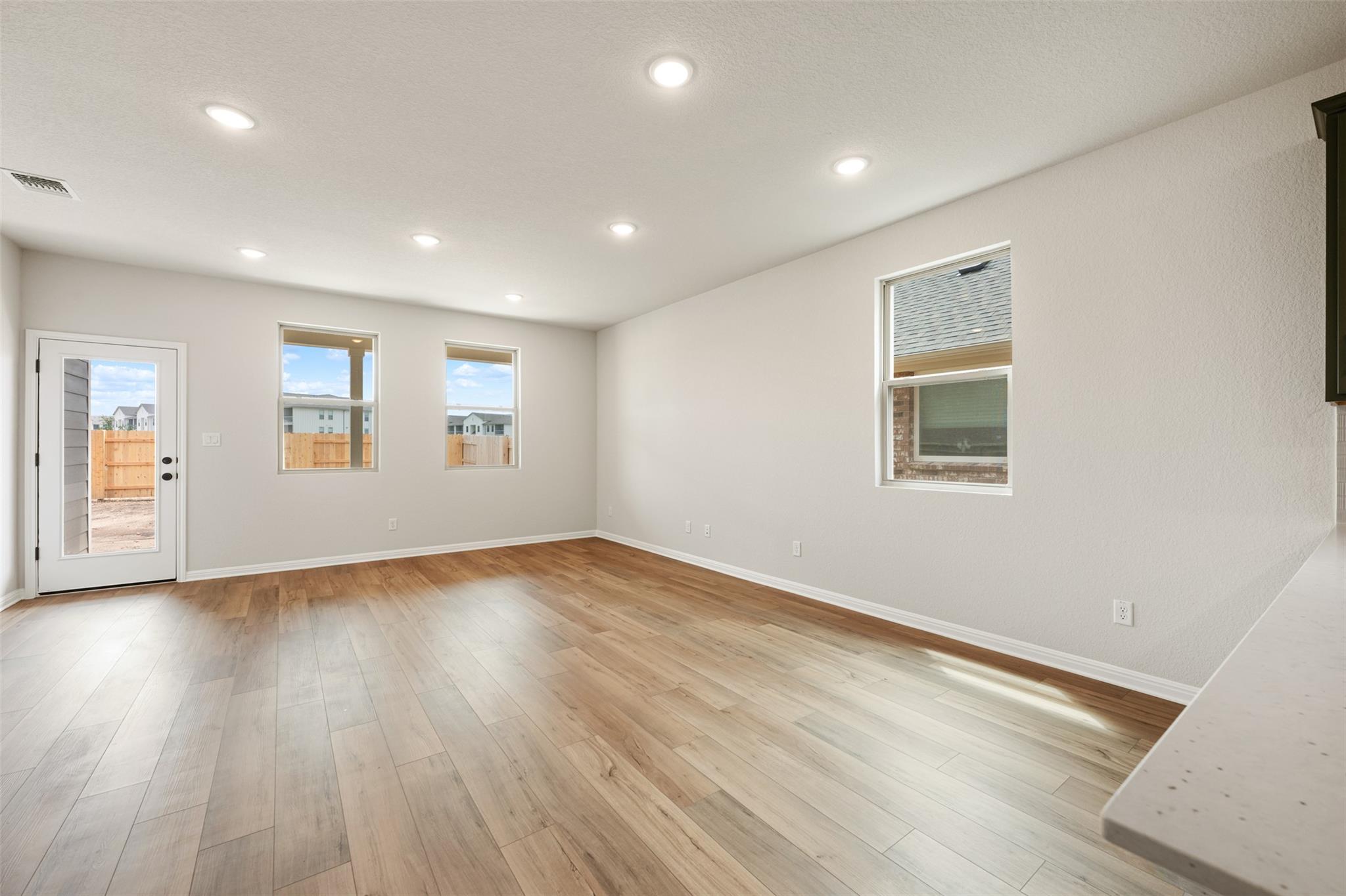275 Crater Lake Dr Property Photo 15