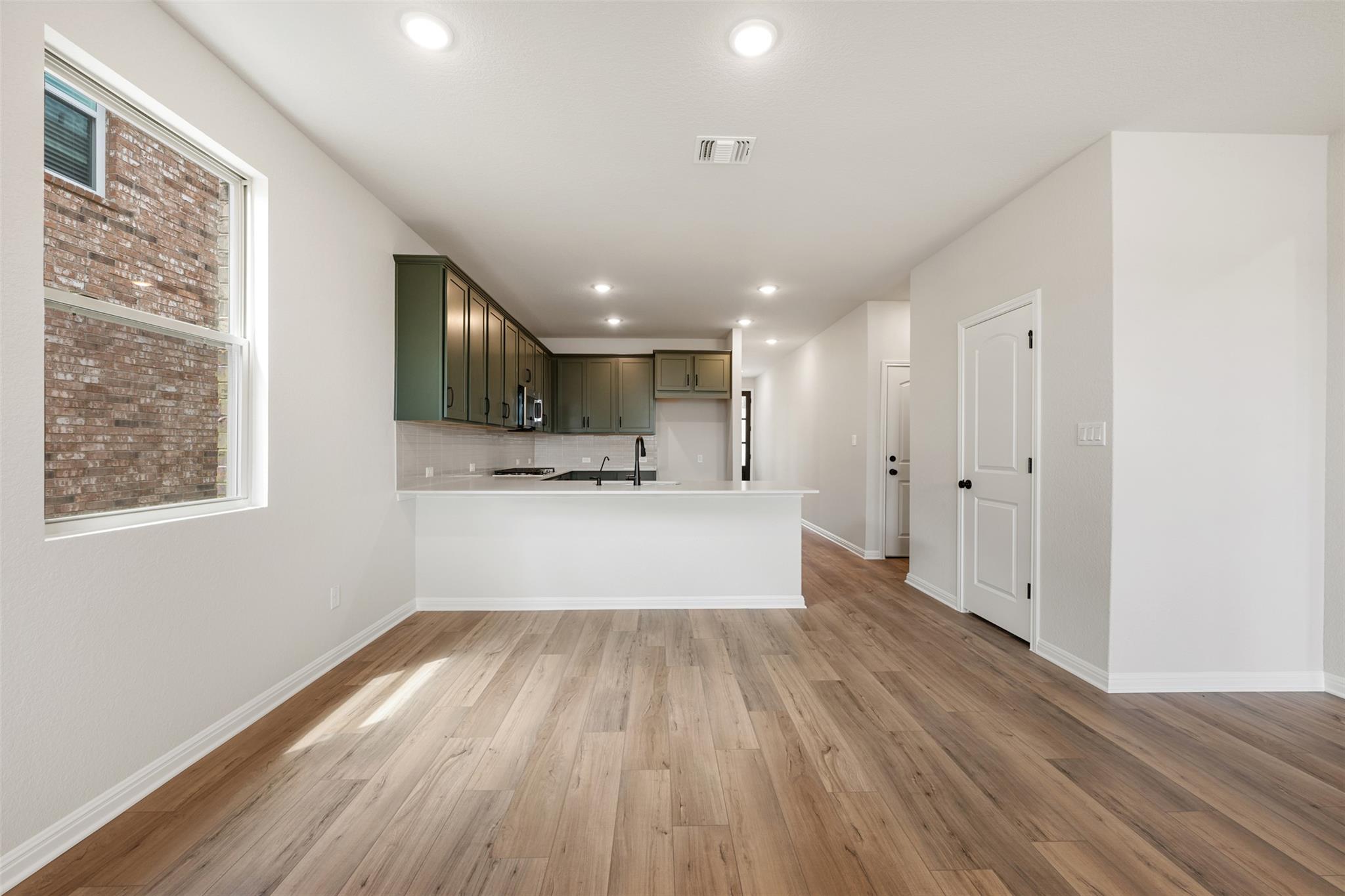 275 Crater Lake Dr Property Photo 17