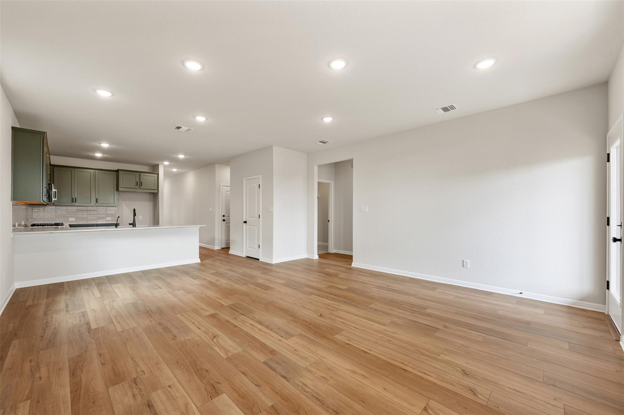 275 Crater Lake Dr Property Photo 18