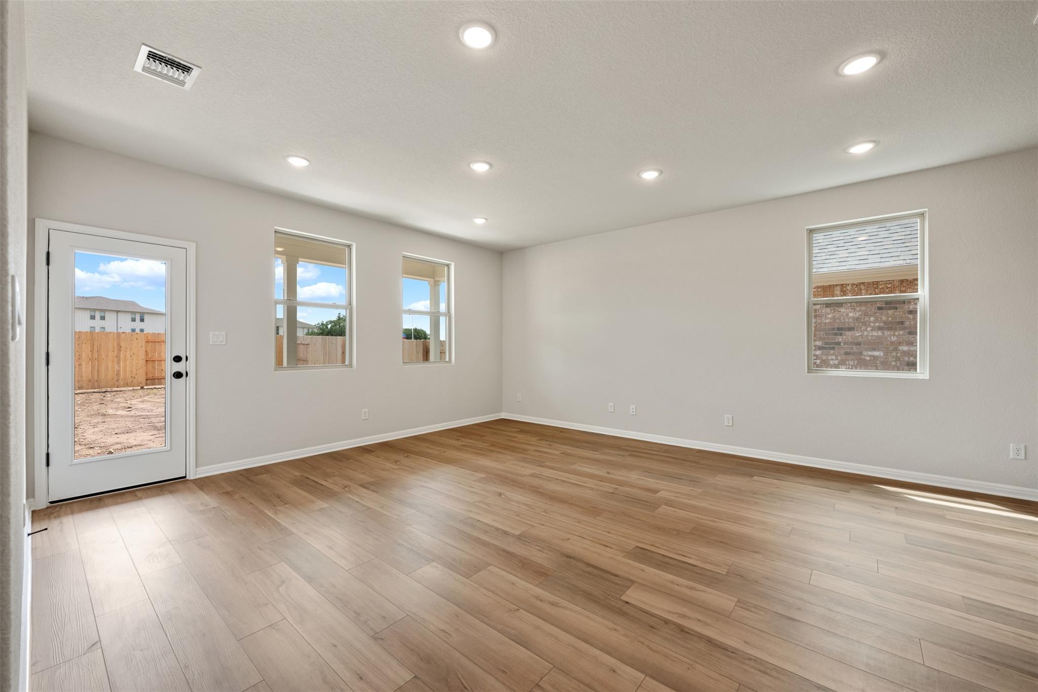 275 Crater Lake Dr Property Photo 19
