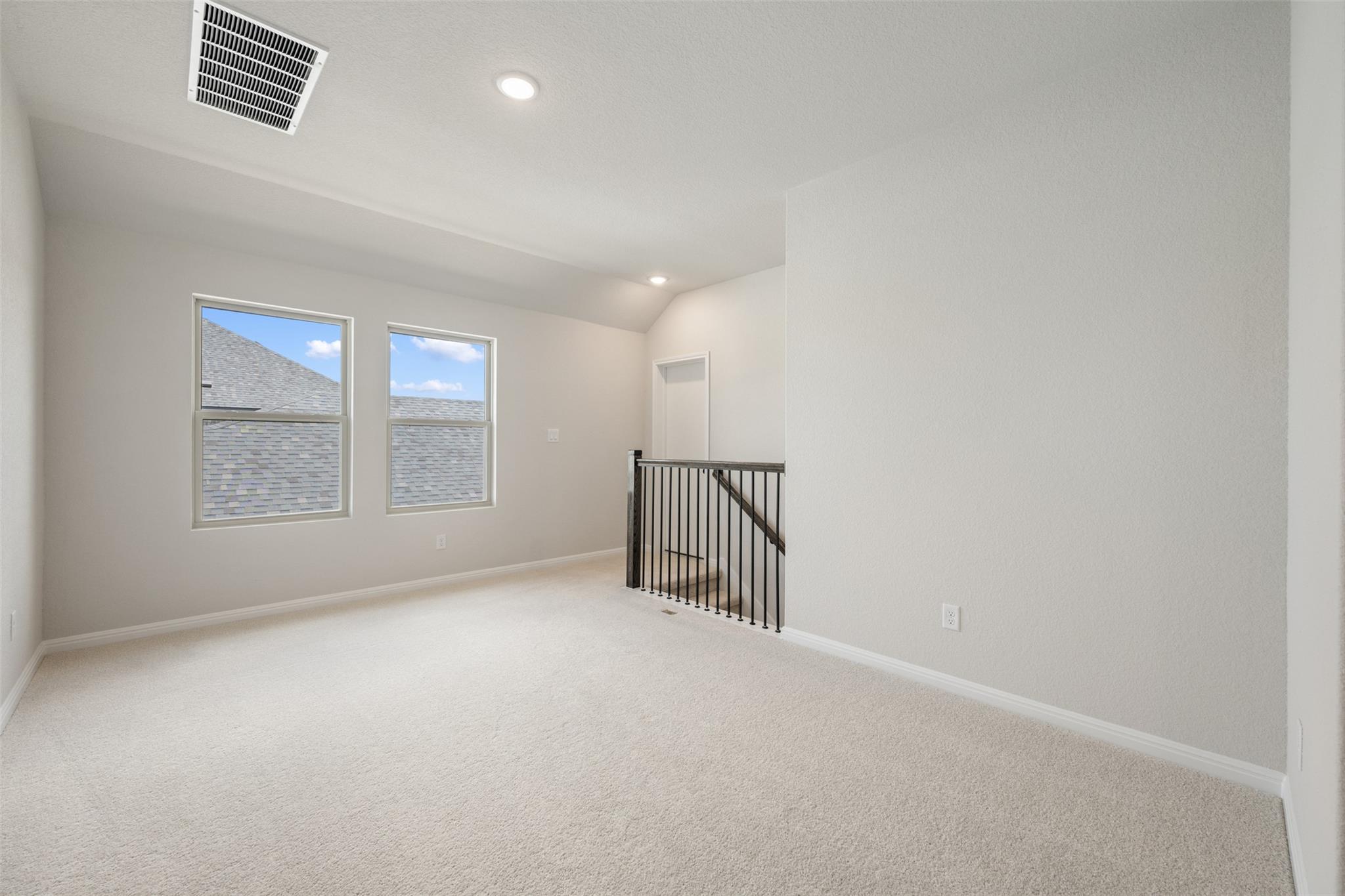 275 Crater Lake Dr Property Photo 32