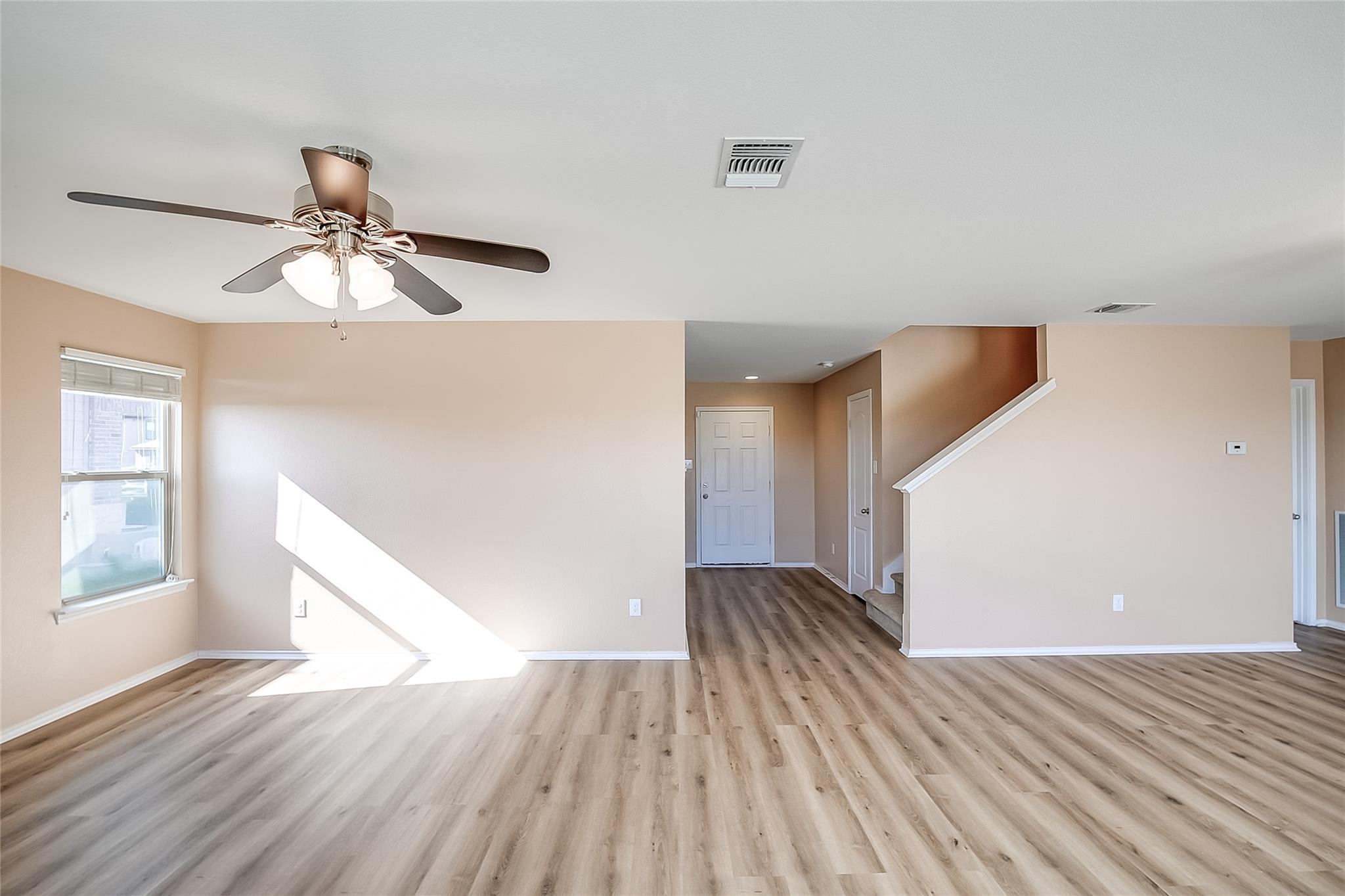 518 Carrington St Property Photo 8