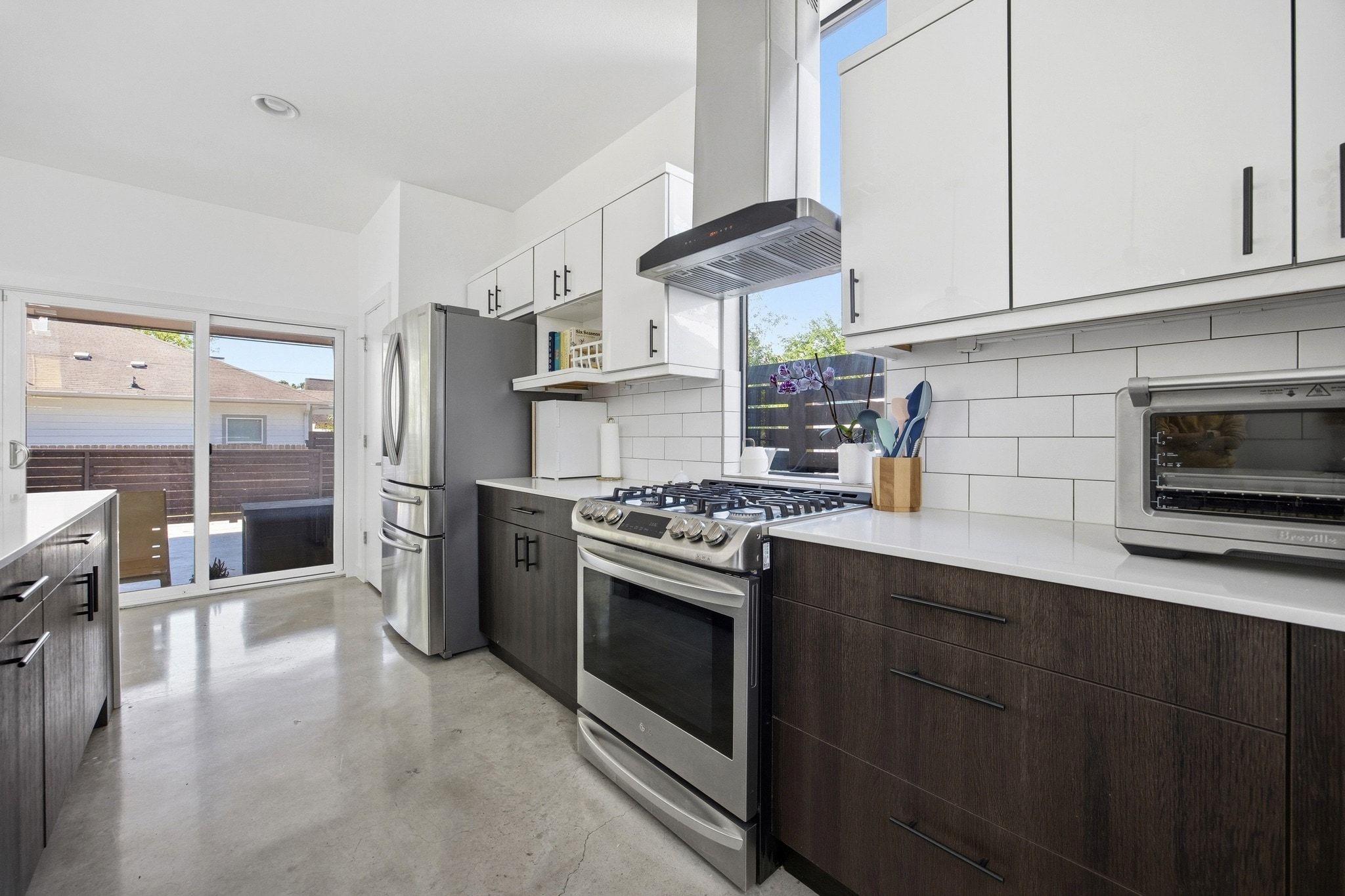 1606 Salina St Property Photo 8