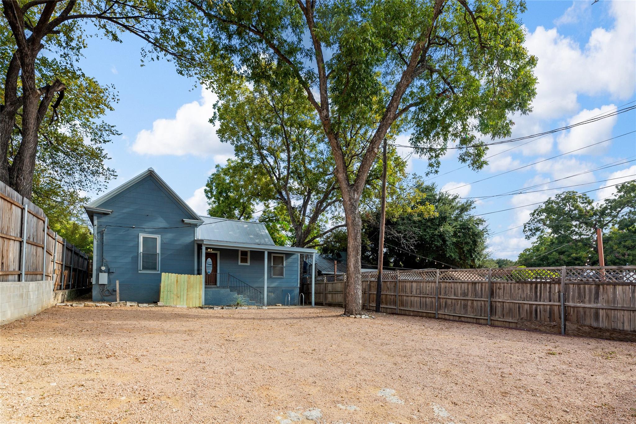 1309 E 7th St Property Photo 3