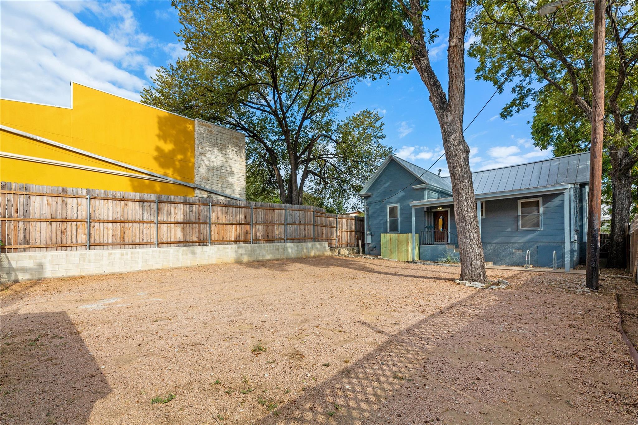 1309 E 7th St Property Photo 4