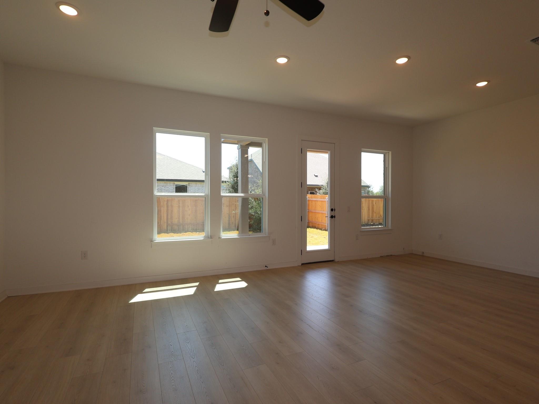 124 Leland Ave Property Photo 7