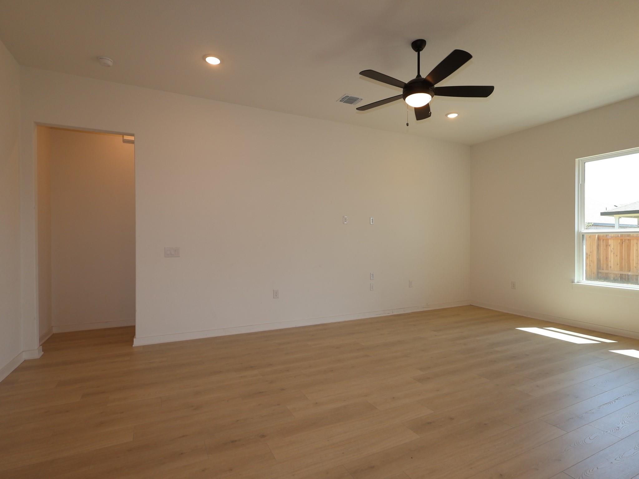 124 Leland Ave Property Photo 8