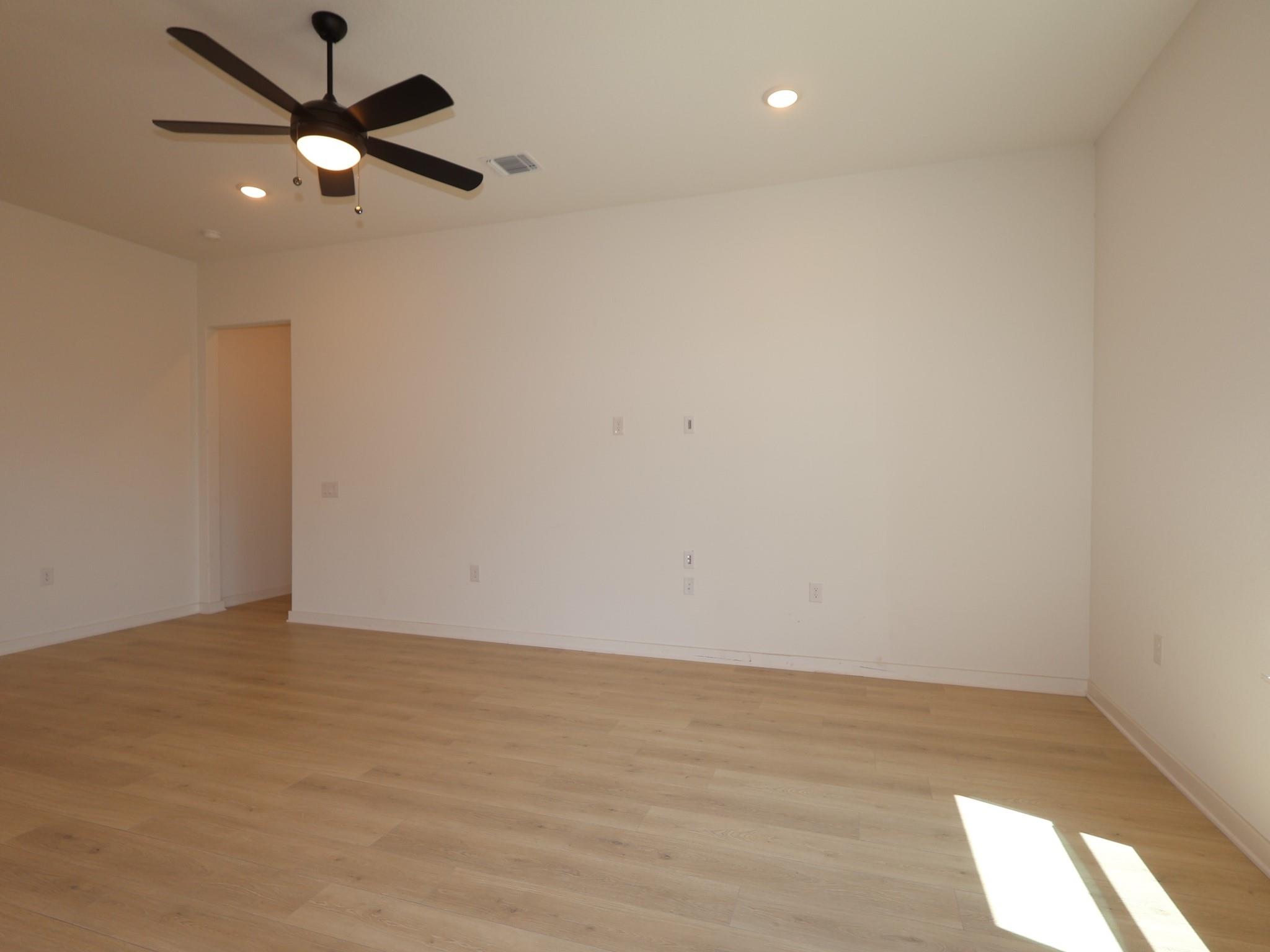124 Leland Ave Property Photo 9