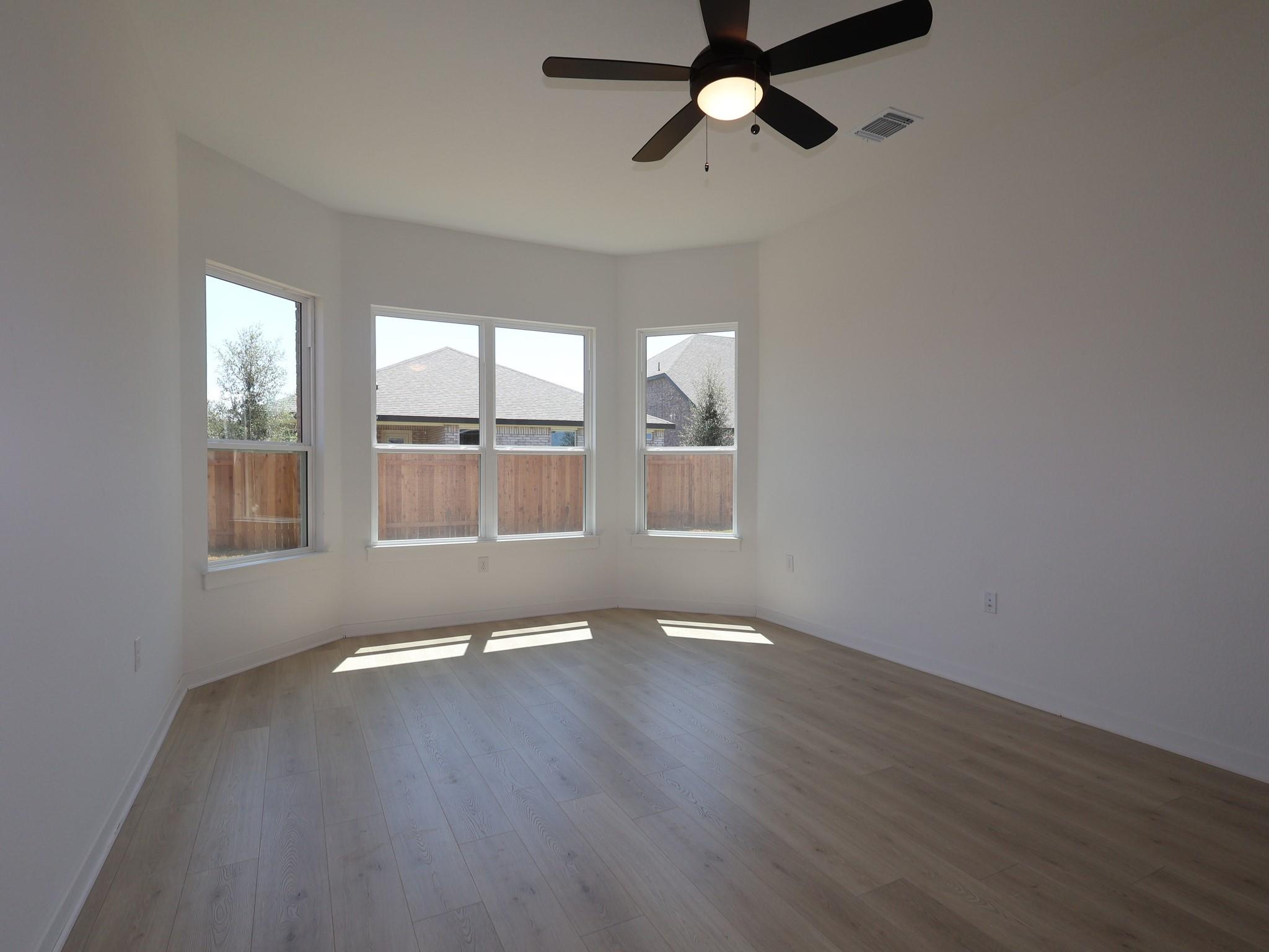 124 Leland Ave Property Photo 10