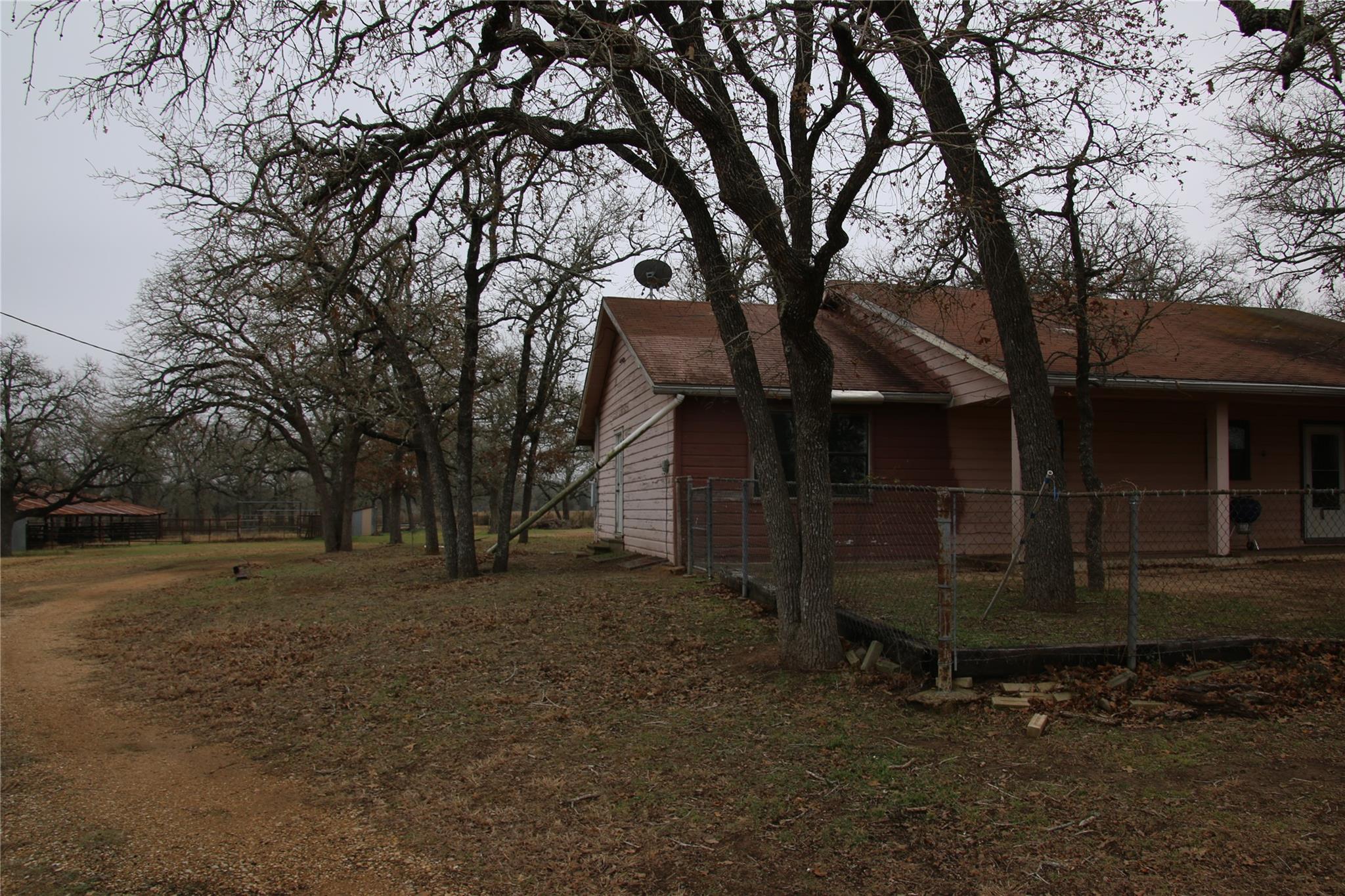 418 County Road 458a Property Photo 2