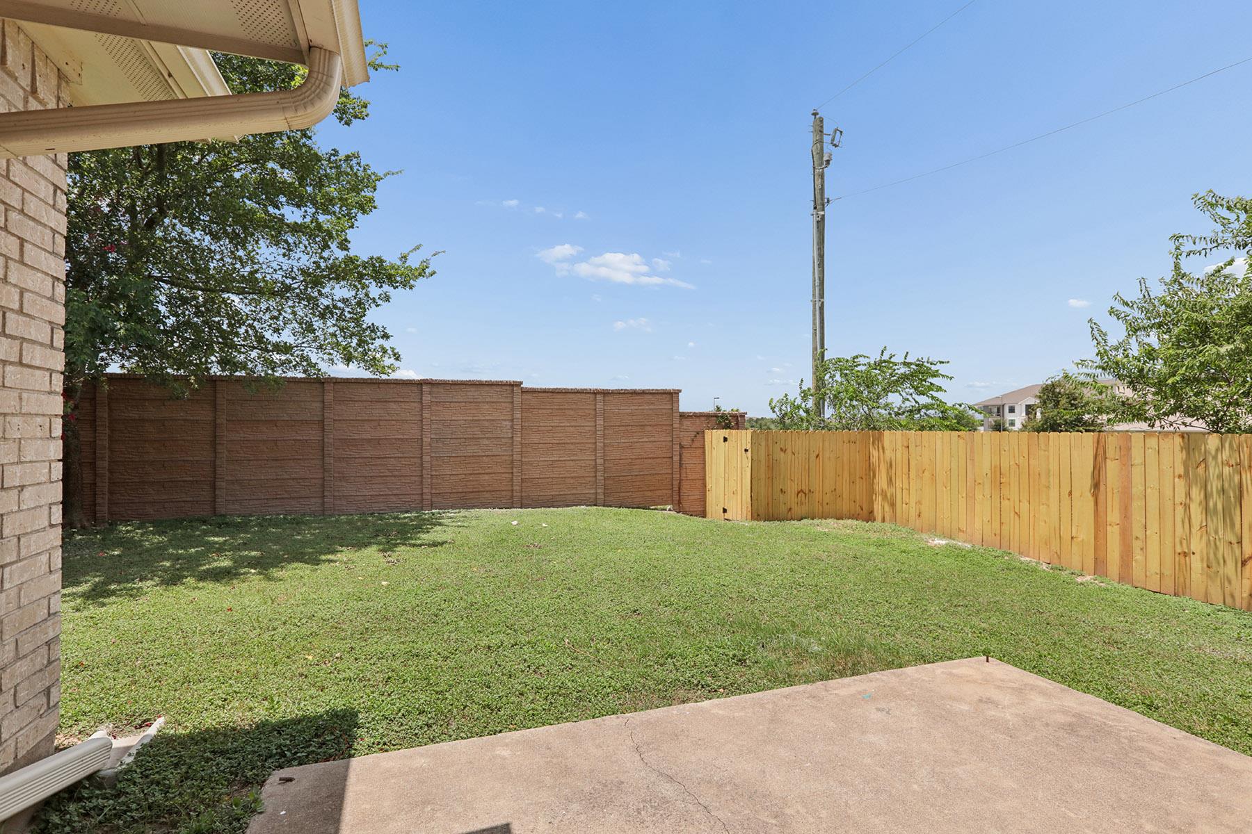 14621 Lantern Dr Property Photo 4
