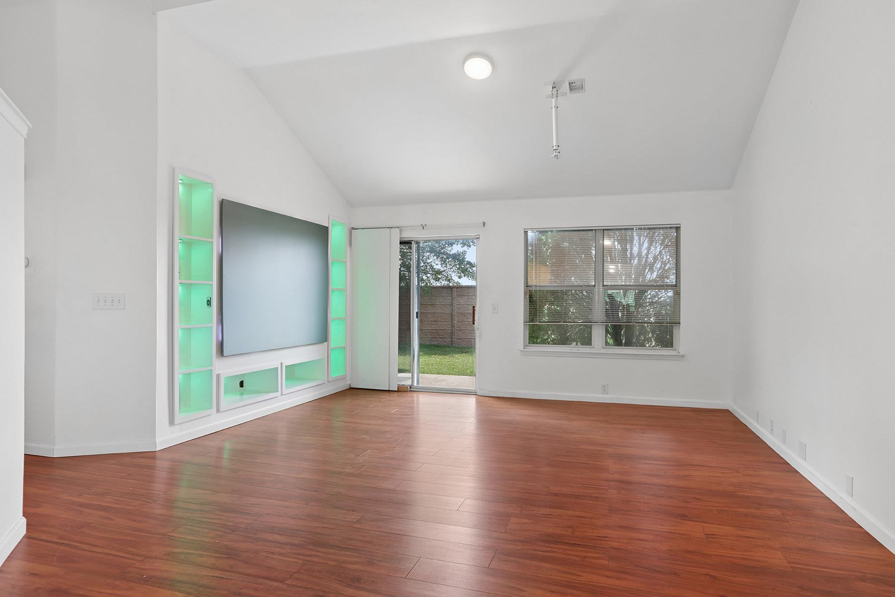 14621 Lantern Dr Property Photo 13