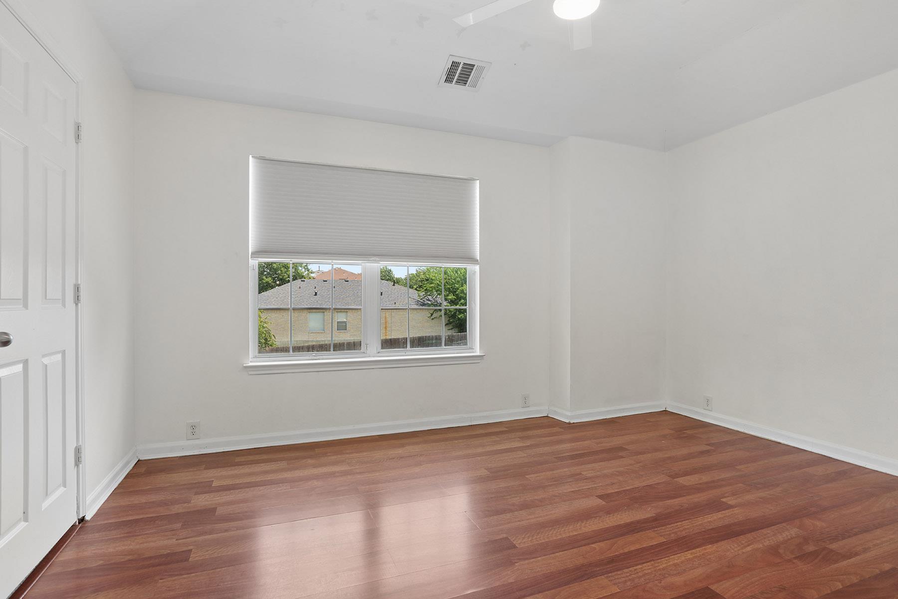 14621 Lantern Dr Property Photo 27