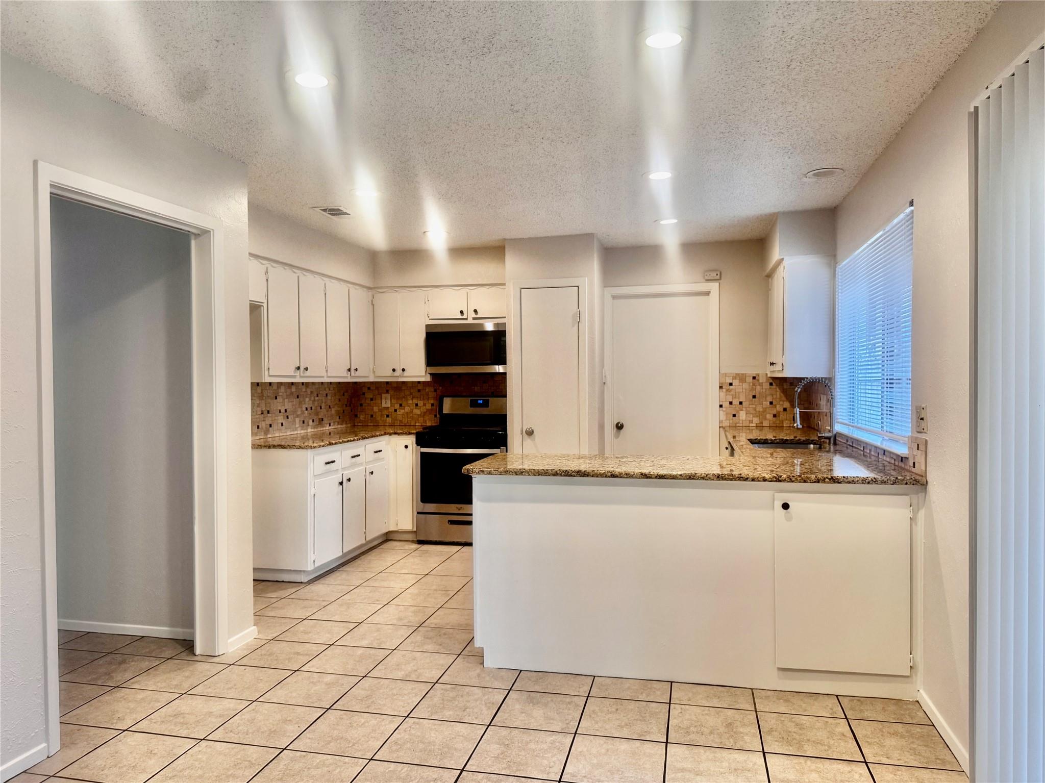 12001 Ladrido Ln Property Photo 11