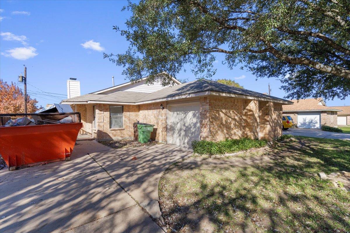 1312 Zephyr Ln Property Photo 2