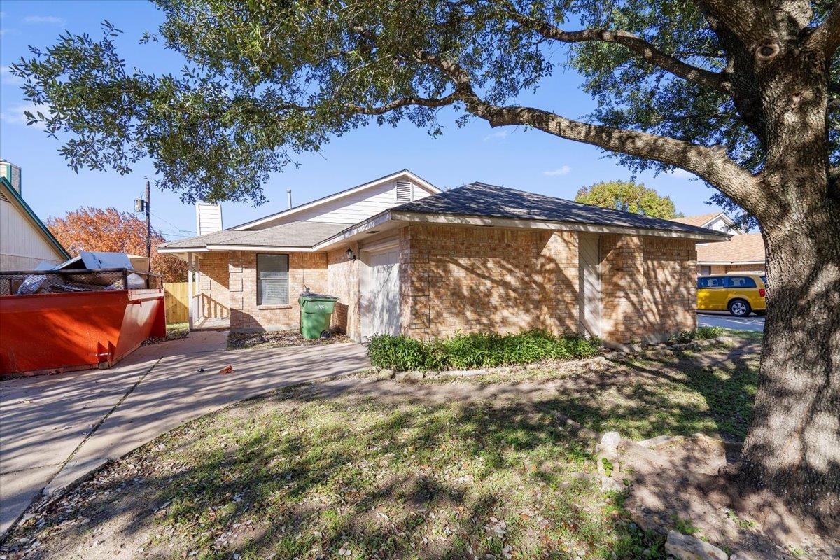 1312 Zephyr Ln Property Photo 3