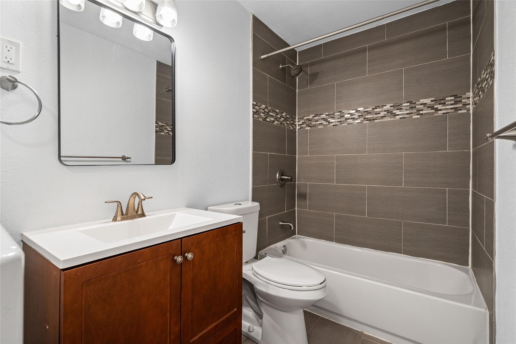 1504 Bridgeway Dr #b Property Photo 15