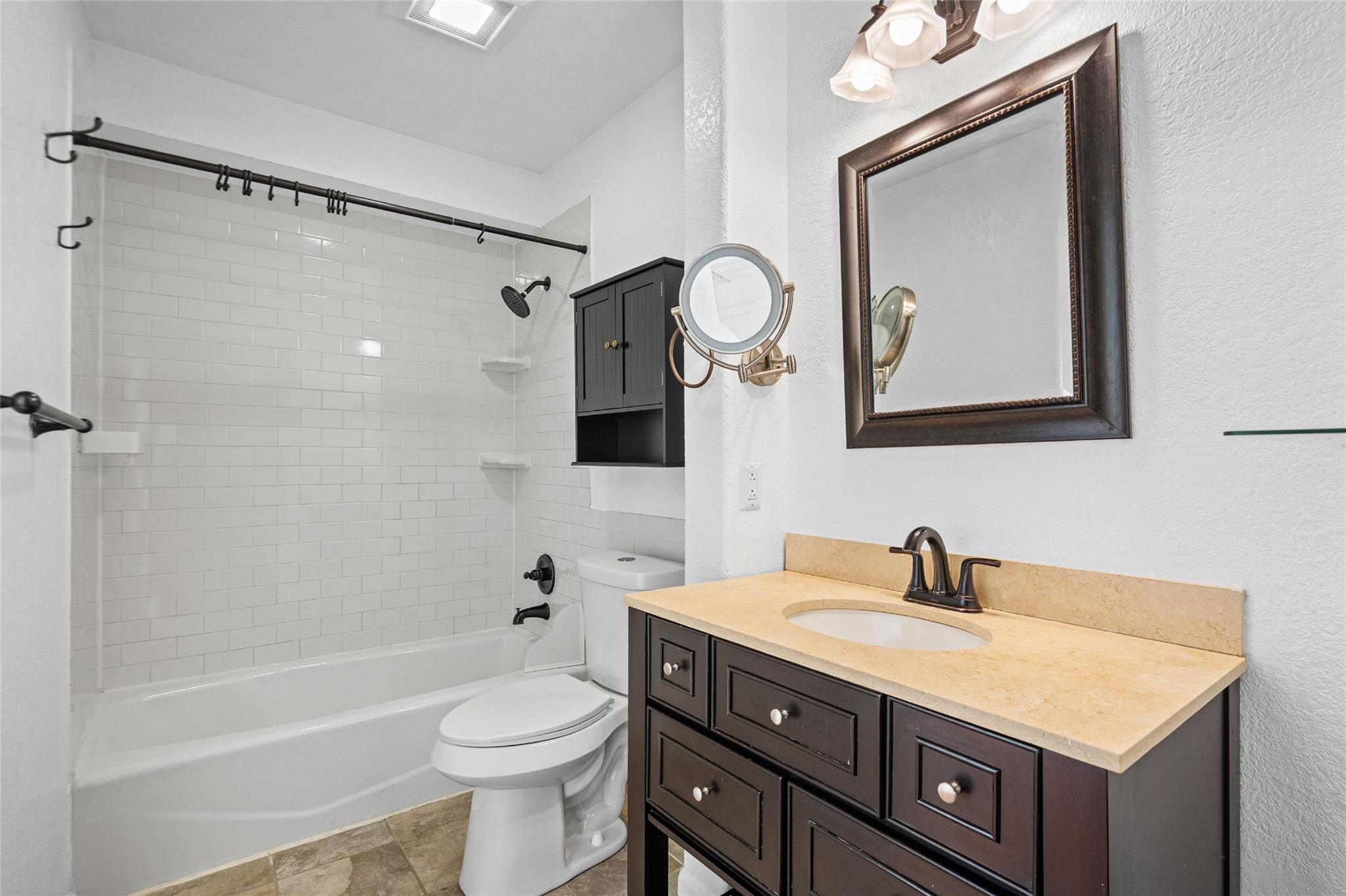 1504 Bridgeway Dr #b Property Photo 19