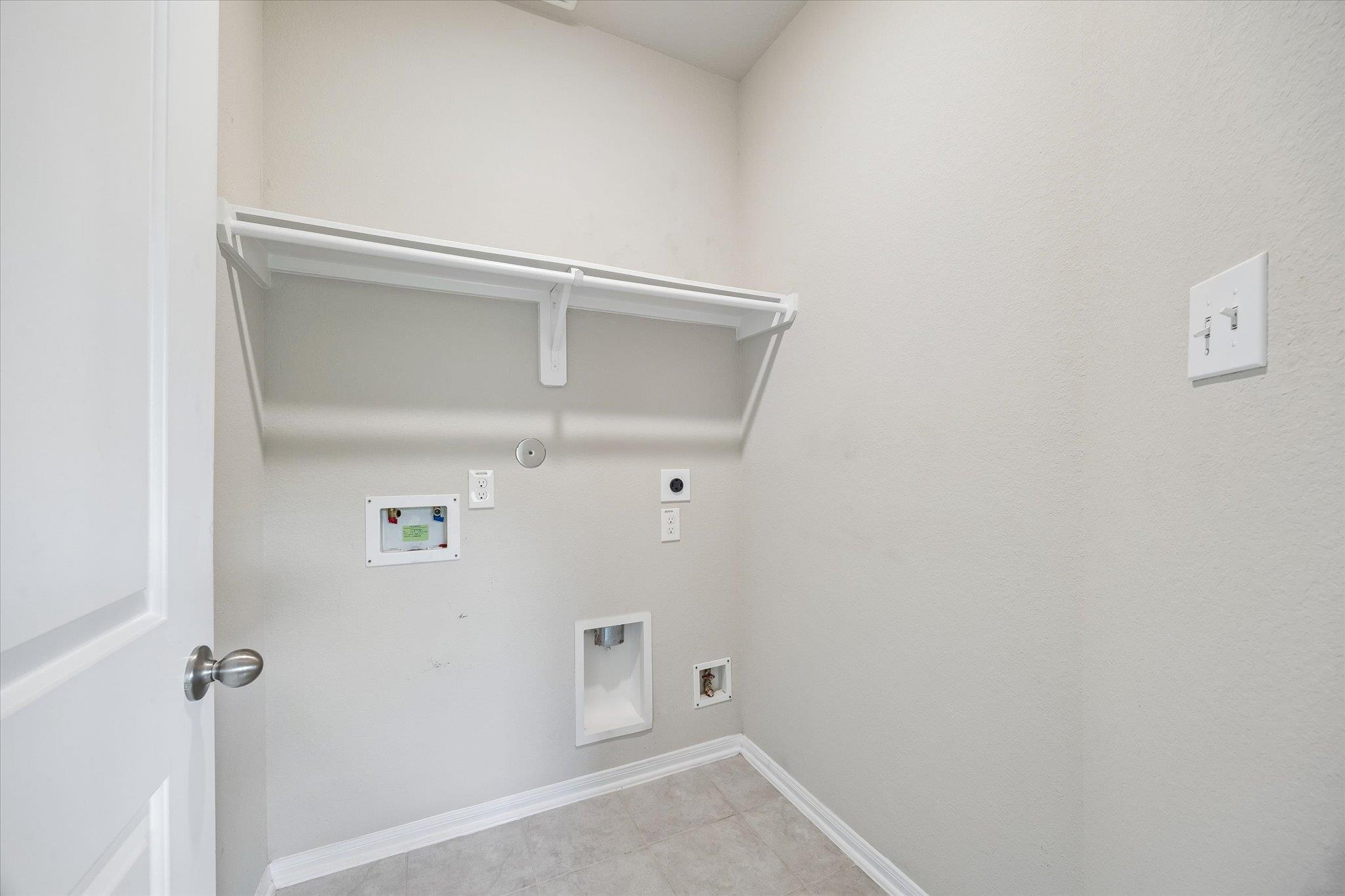 4907 Fairwater Ct Property Photo 25