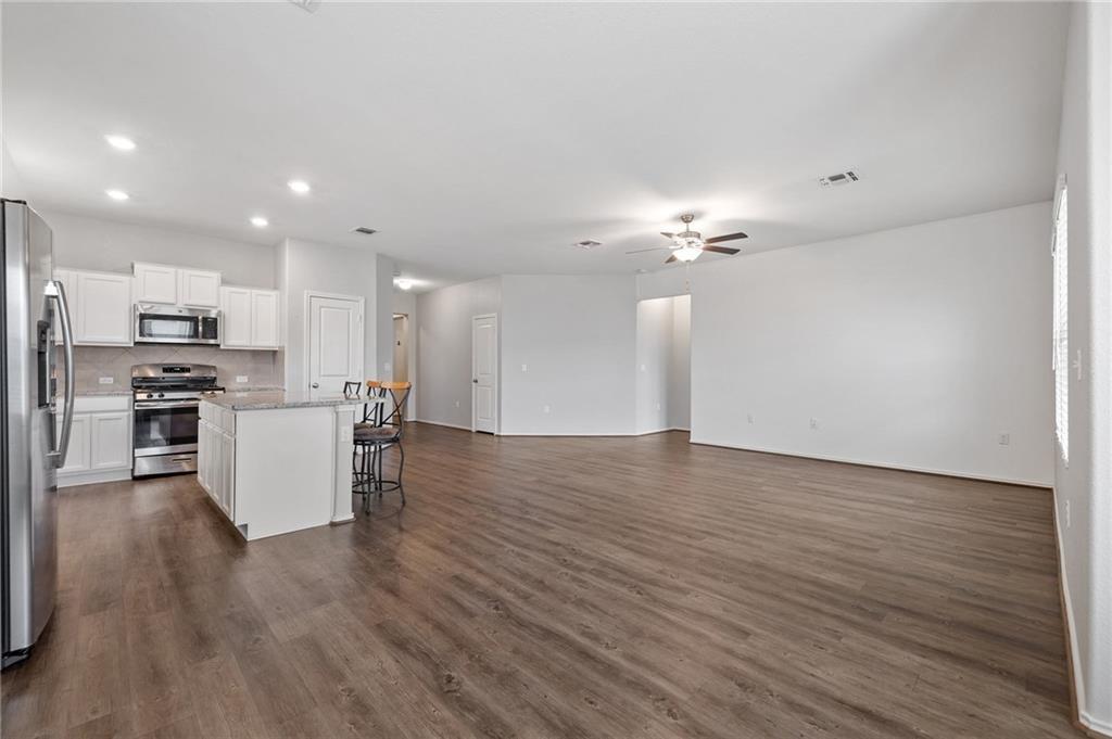 7405 Spring Ray Dr Property Photo 3